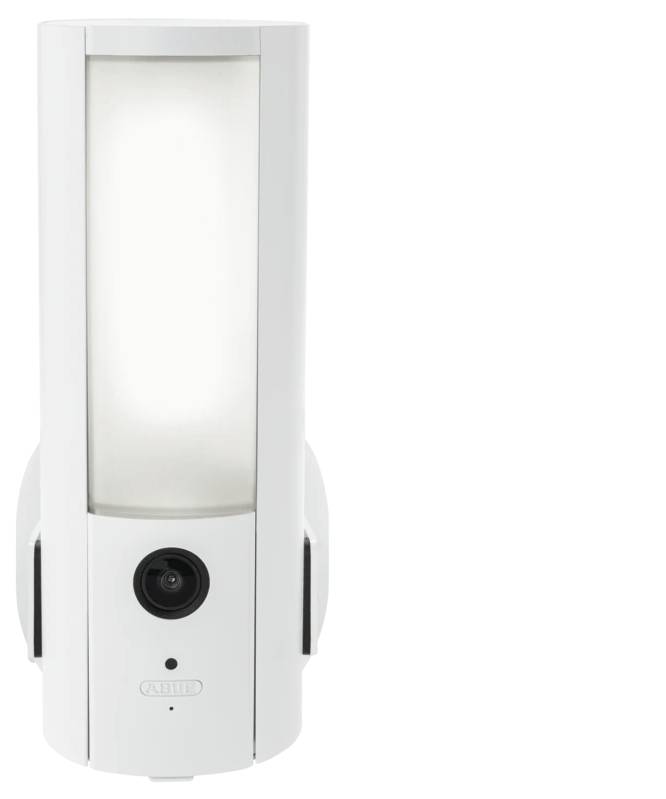 Bílá venkovní bezpečnostní lampa s vestavěnou čočkou kamery a senzorem pohybu, namontovaná svisle na zdi.