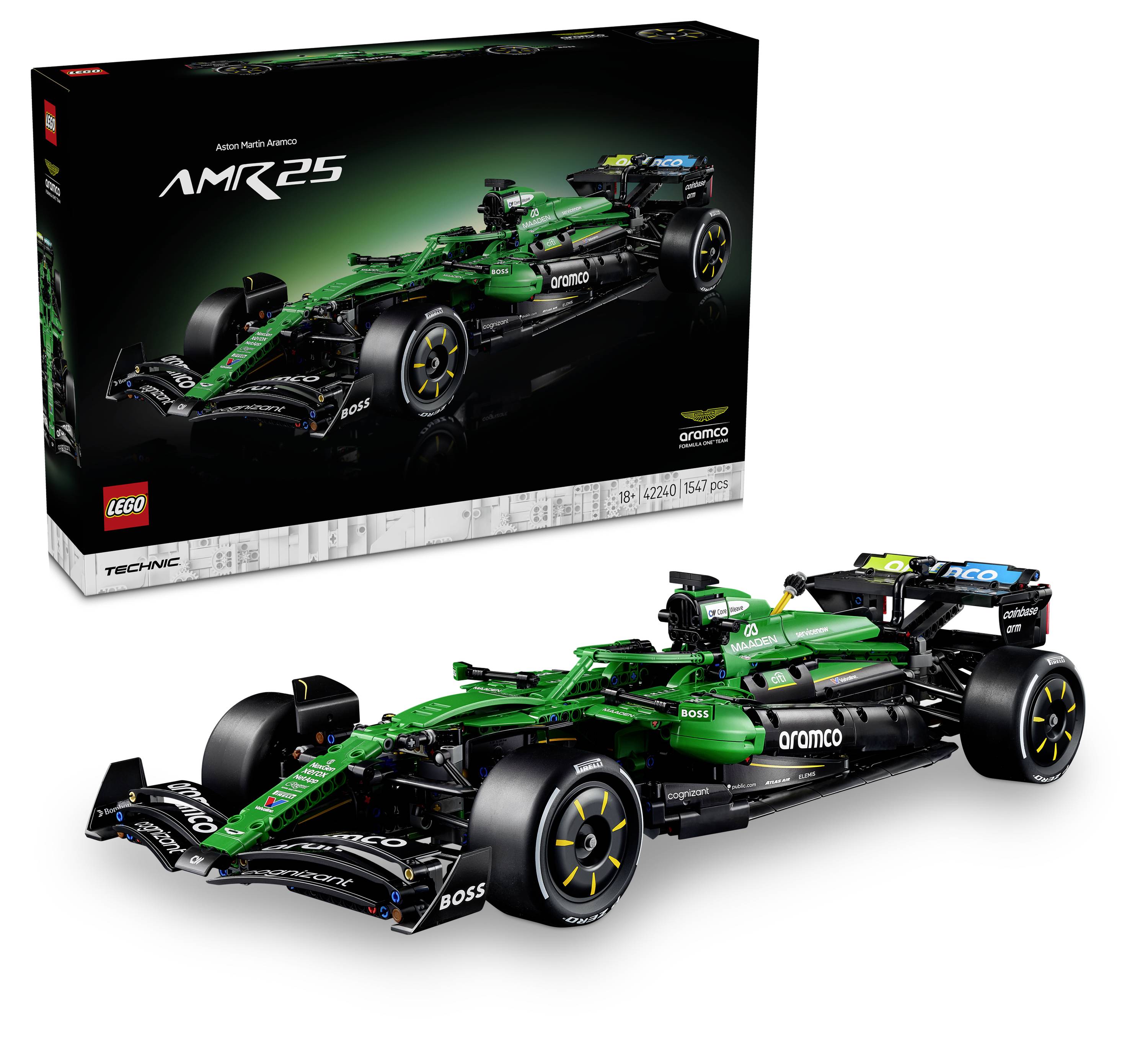 Krabice LEGO Technic a sestrojený model závodního vozu AMR25 Formule 1 v zelené a černé barvě, zobrazený na bílém pozadí.