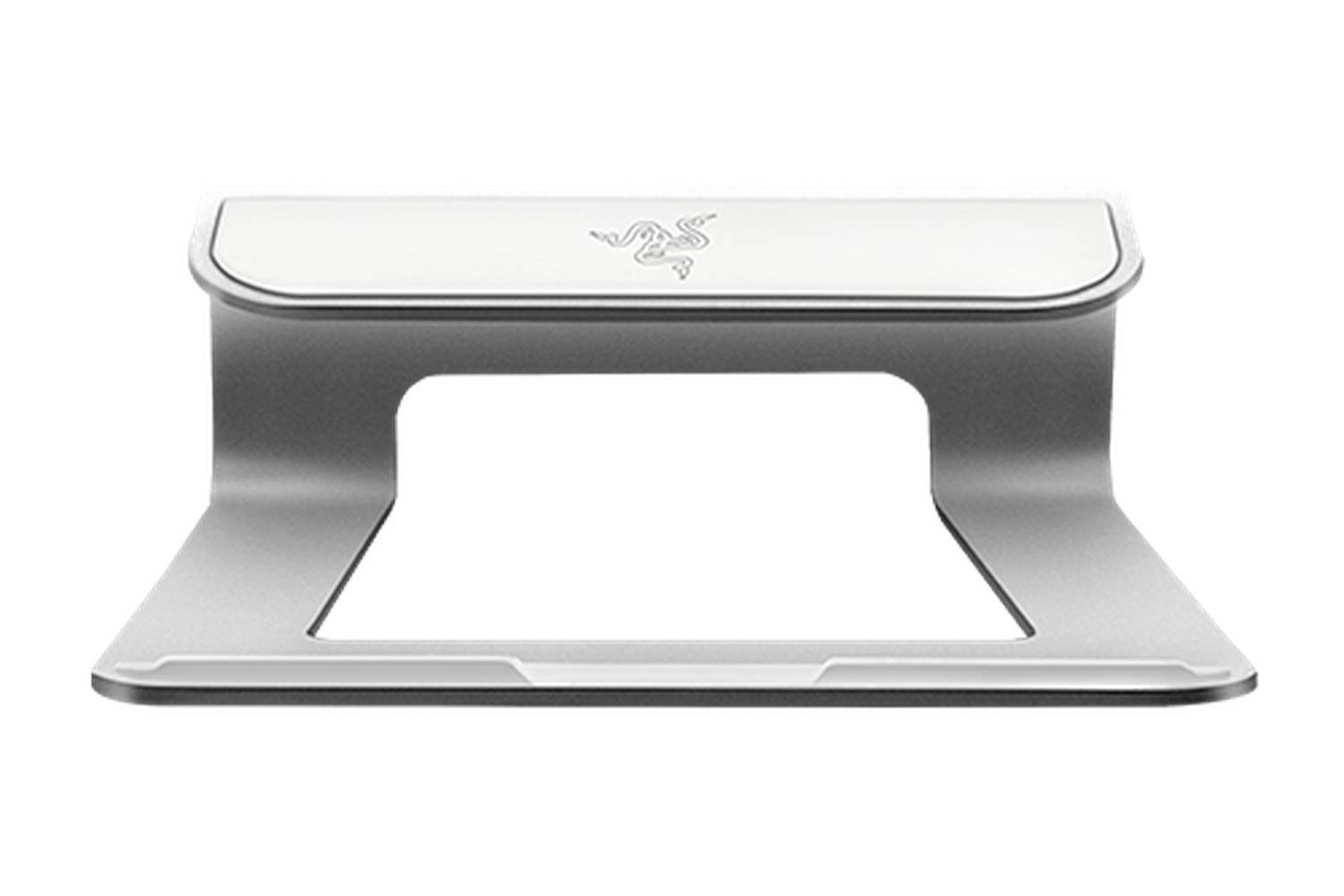 Stříbrný stojan na laptop s křivkovitým otevřeným konstrukčním designem a logem Razer na bílém pozadí.