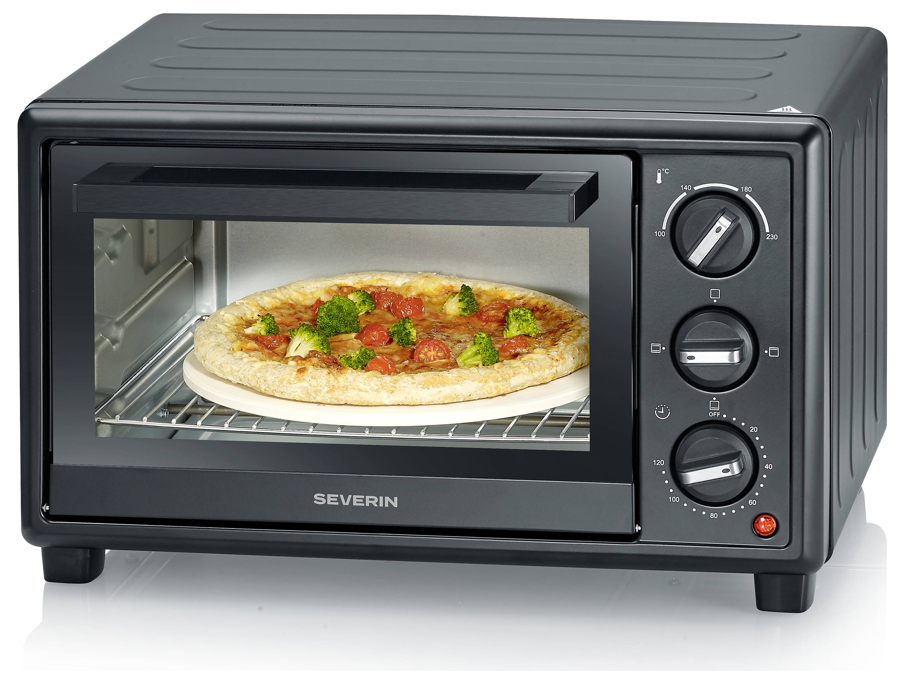 Černá topinkovací trouba na pracovní desku s pizzou péct se uvnitř na mřížce, přední skleněné dveře a tři ovládací otočné knoflíky na pravé straně.