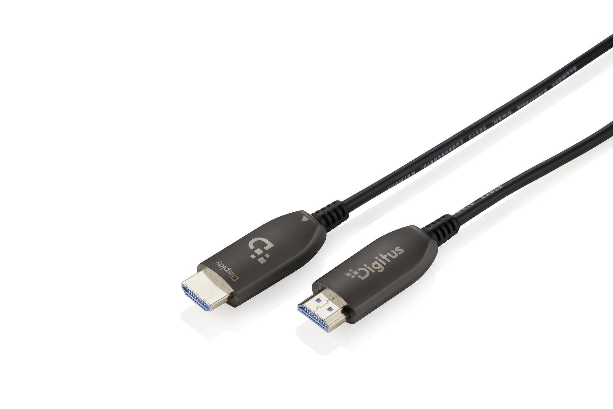 Dva černé adaptéry USB-C na HDMI s pozlacenými konektory na bílém pozadí.