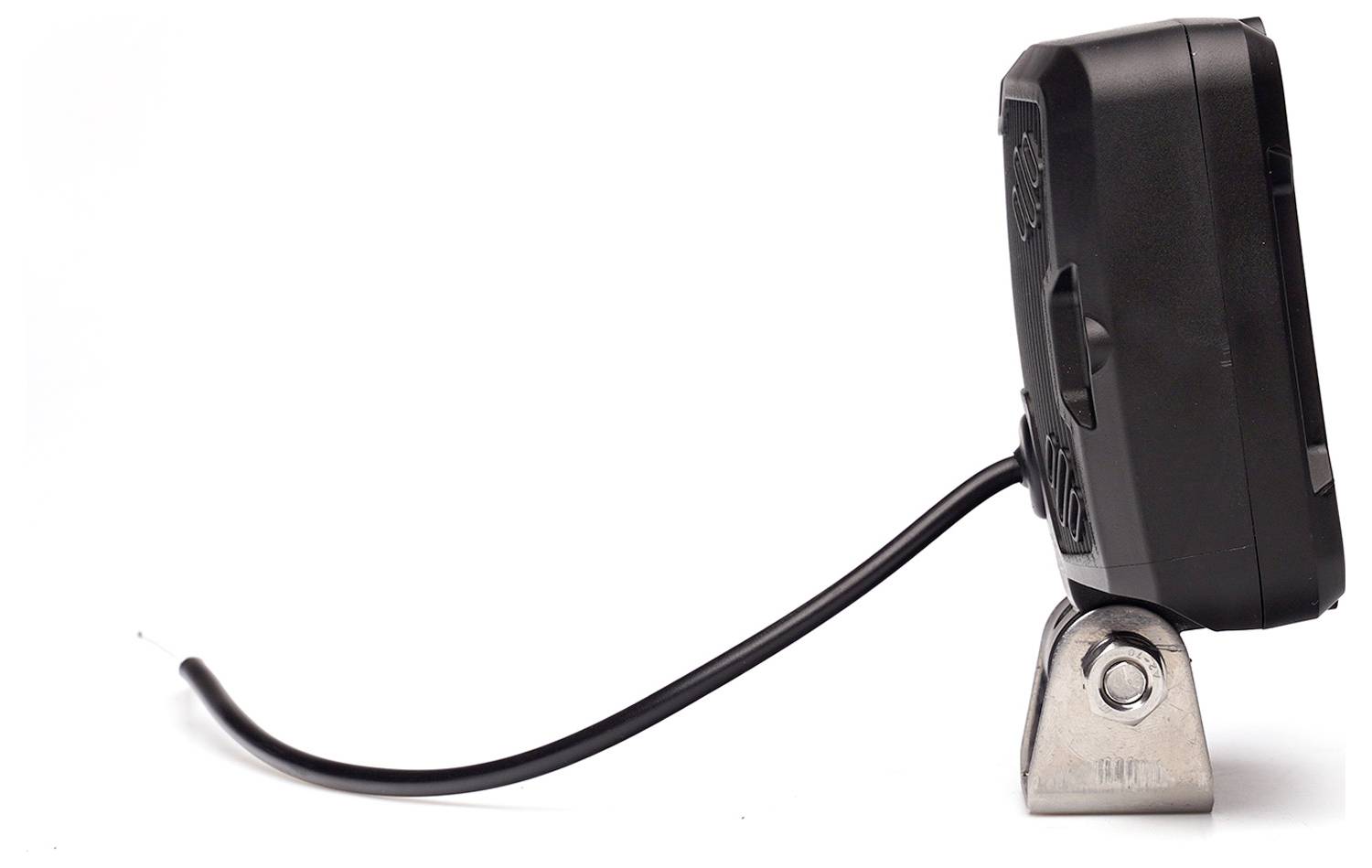 Černé obdélníkové elektronické zařízení na kovovém stojanu s kabelem vycházejícím ze strany na bílém pozadí.