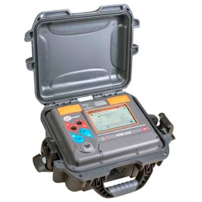 Přenosné odolné elektronické testovací zařízení v pevném ochranném pouzdře s otevřeným víkem a vestavěnou obrazovkou a ovládáním.