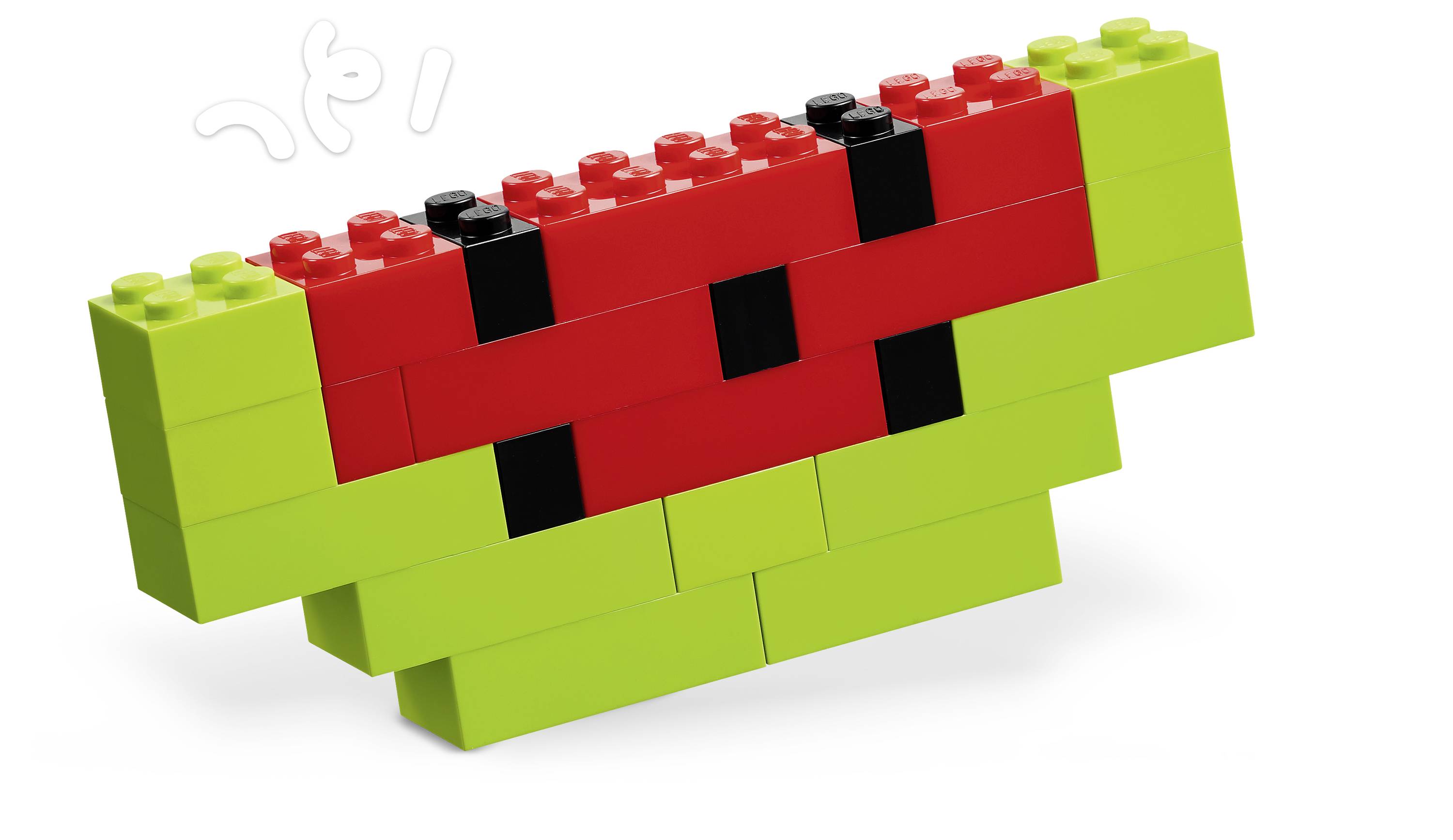 Zelený a červený LEGO-style model cihly ve tvaru řezu melounem, s detaily černého pruhu a bílým pozadím.
