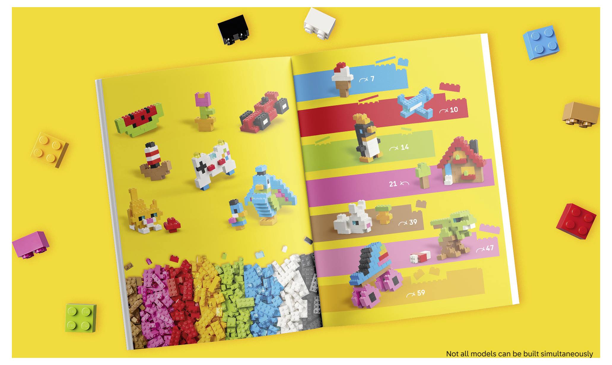 Otevřená kniha na žlutém pozadí zobrazující barevné pokyny k stavbě ve stylu LEGO a kusy cihel, s obrázkem více modelů a počty kusů na krok.
