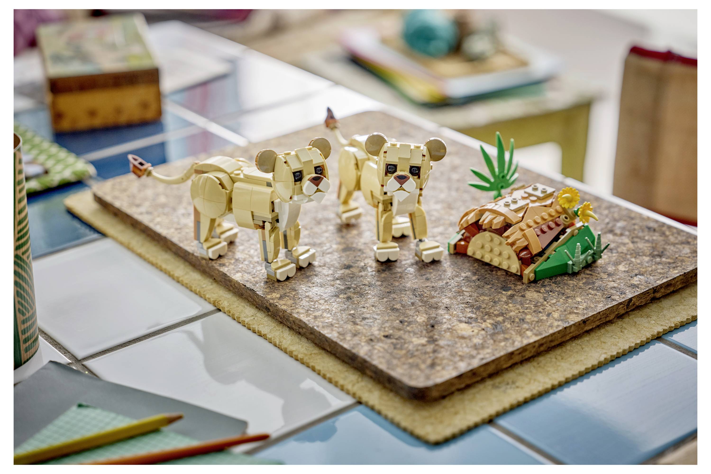 31386 LEGO® CREATOR Sada 3 v 1 Wilde: Löwe, Löwin nebo 2 mladých lidí na stavbu, hraní a výstavě-4