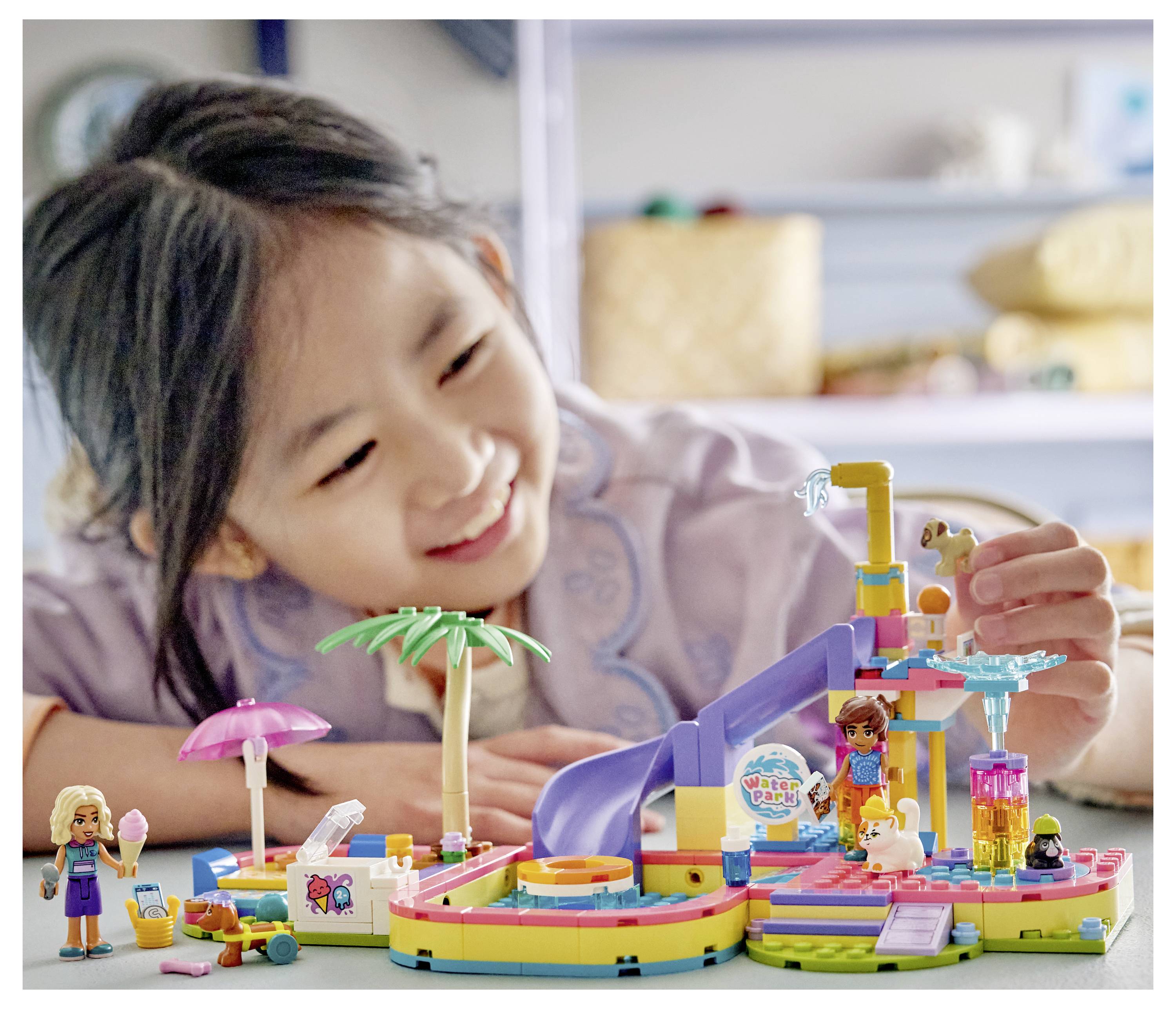 42676 LEGO® FRIENDS Sada se 2 hracích figurkami a 4 hračkacích zvířat-4