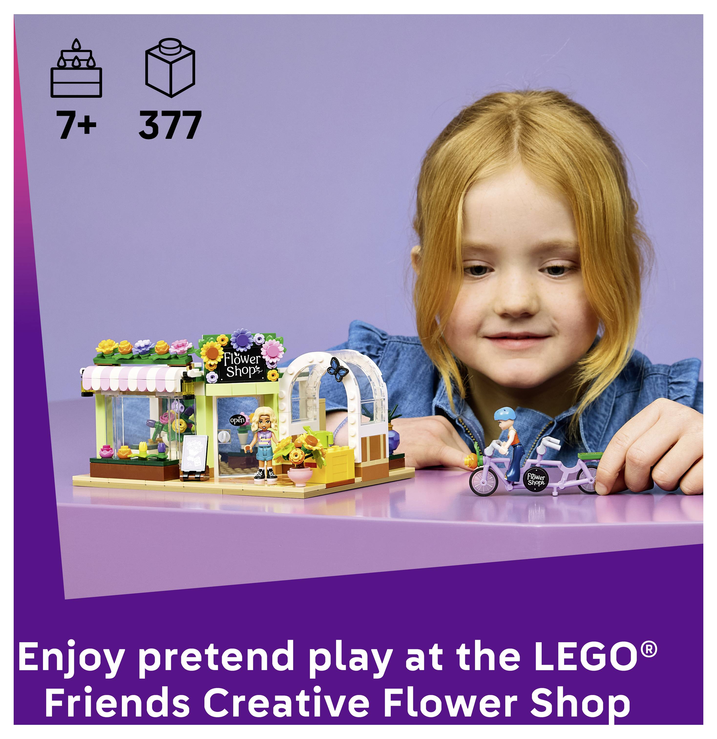 Mladá dívka si hraje se sadou LEGO Friends Creative Flower Shop, zobrazeny jsou doporučení od 7+ let a 377 dílů.