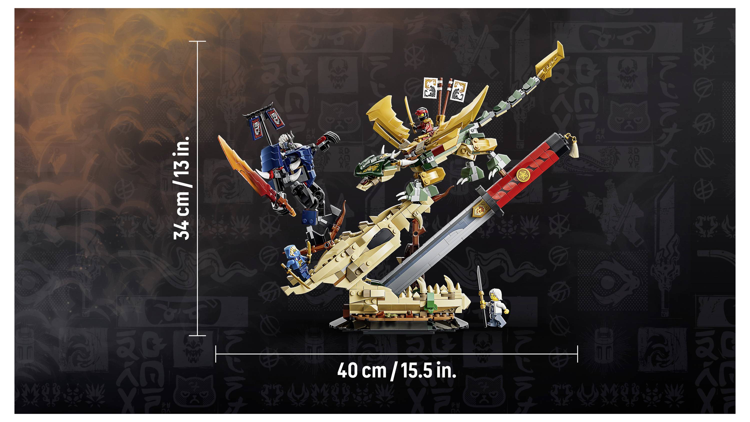 LEGO Ninjago model draka na display s dvěma figurkami, zobrazený jako produktový obrázek s vyznačenými rozměry 40 cm (15,5 palce) na šířku a 36 cm (13 palců) na výšku.