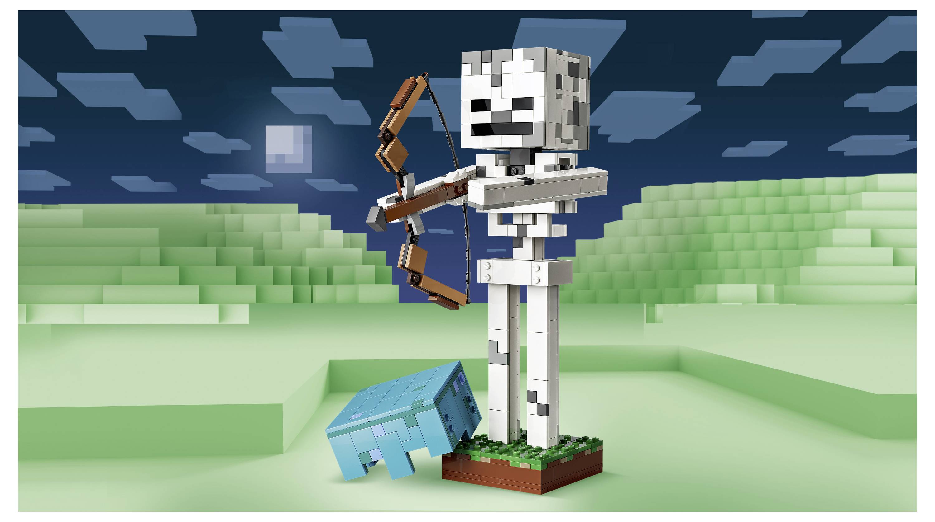 Minecraft-stylový skelet držící luk s modrým pavoukem u jeho nohou na krajině trávnatých bloků pod noční oblohou.