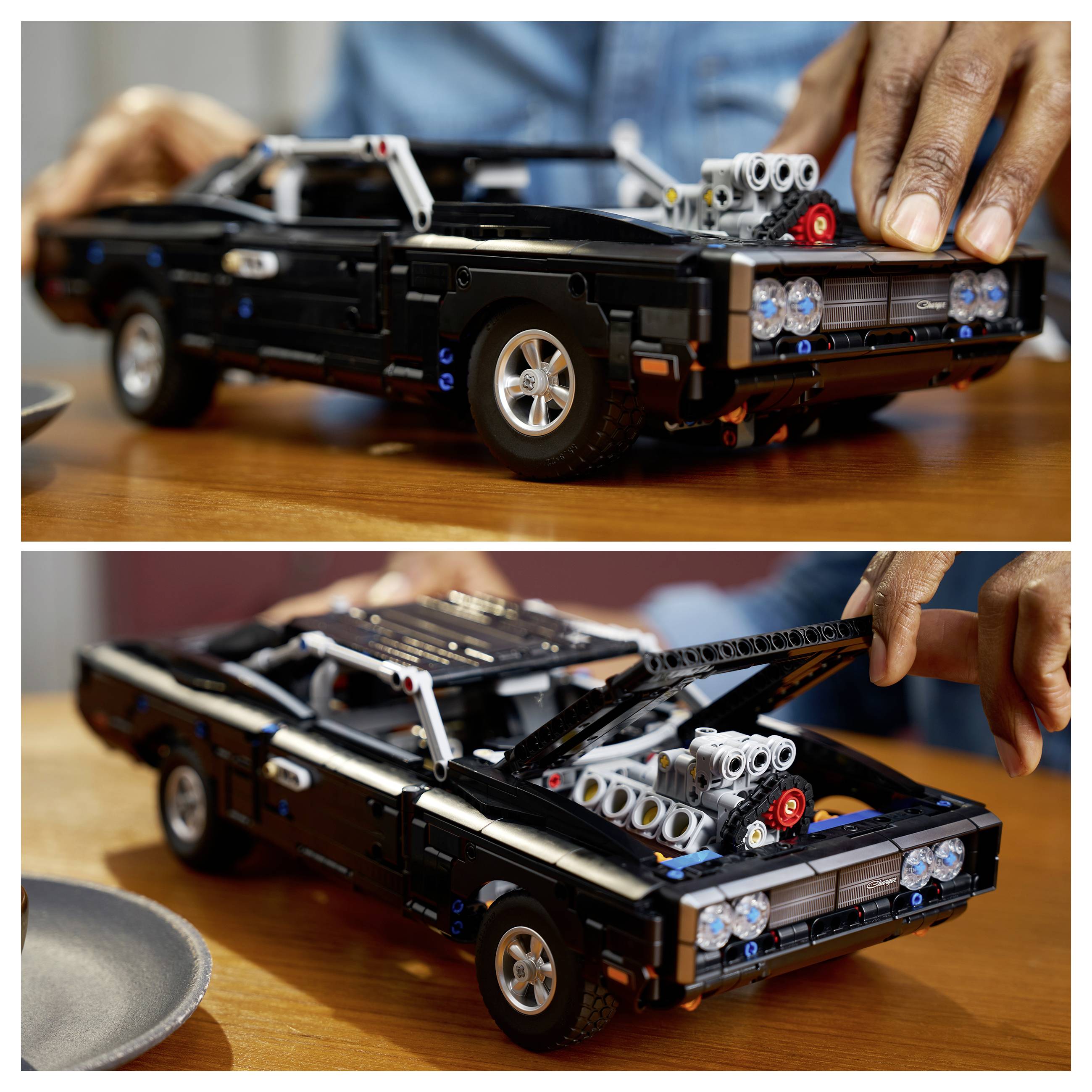 Osoba otevírá kapotu černého sportovního automobilu ve stylu LEGO na dřevěném stole.