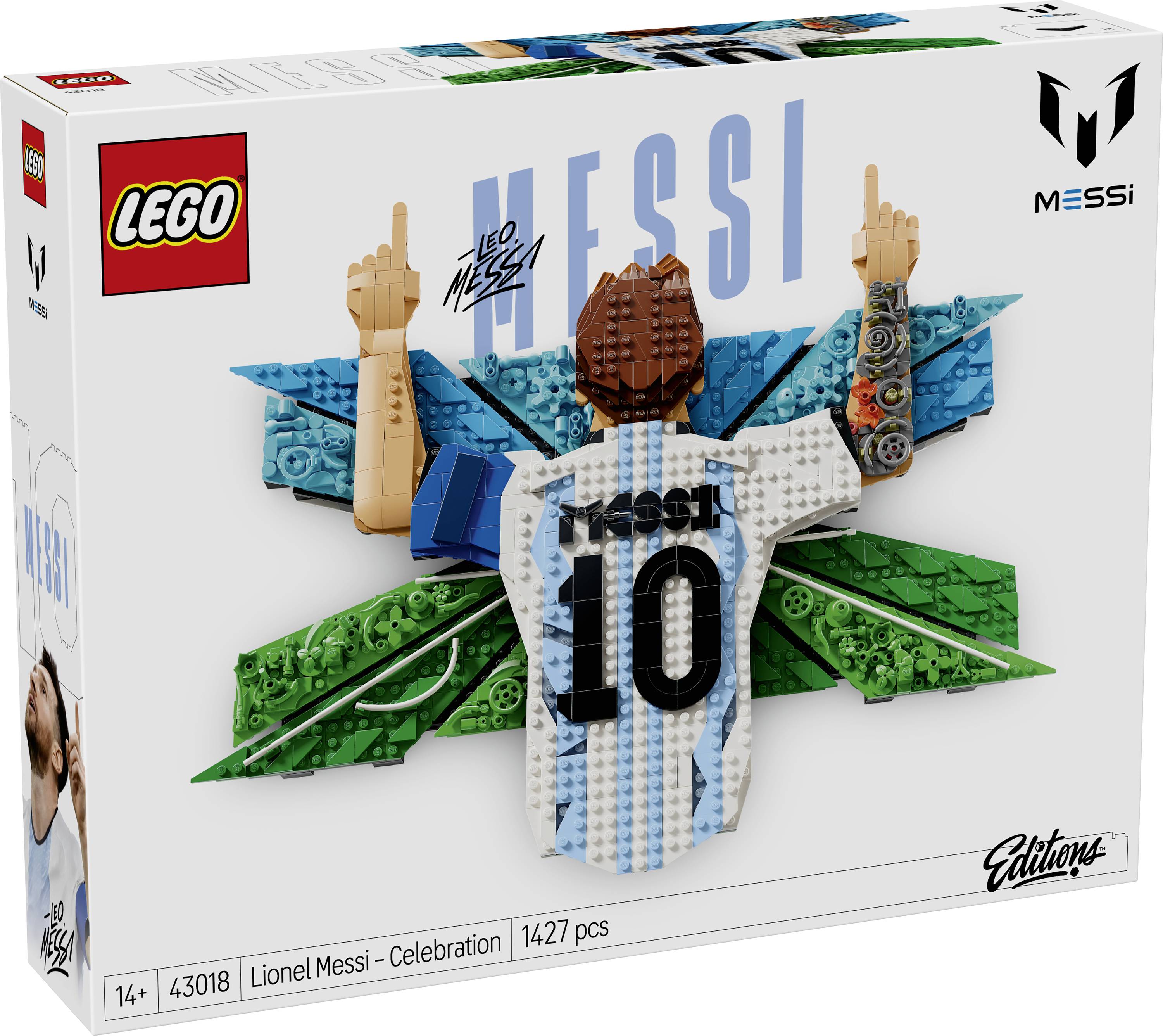 LEGO sada Oslava Messiho na obalu s postavou z kostek Lionela Messiho v argentinském dresu se zvednutýma rukama, označená „Leo Messi", „Messi", 43018, 1427 dílků a věkovým doporučením 14+.