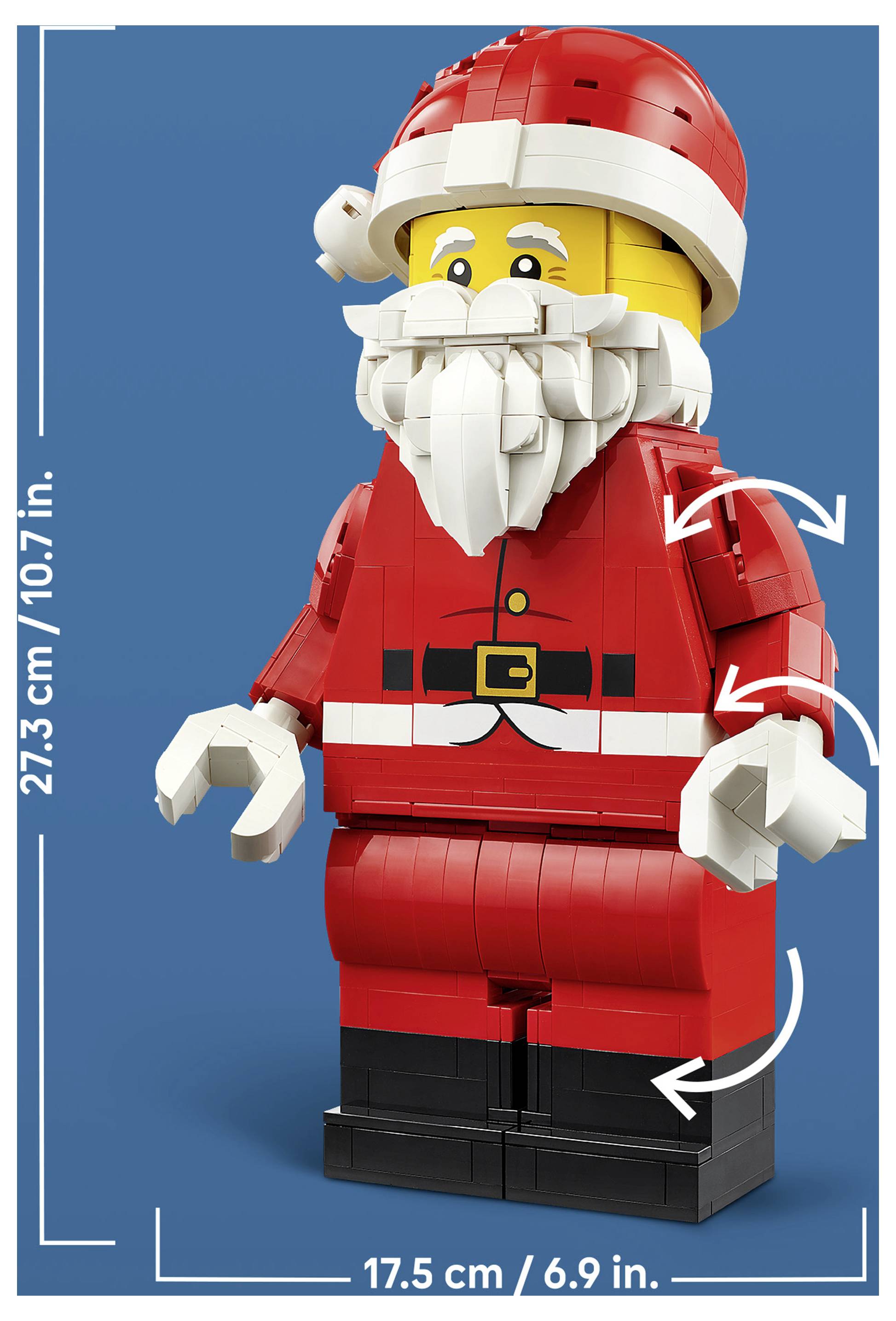 Lego figurka Santa Clause zobrazená v přední projekci na modrém pozadí, s rozměry 27,3 cm/10,7 palce na výšku a 17,5 cm/6,9 palce na šířku.