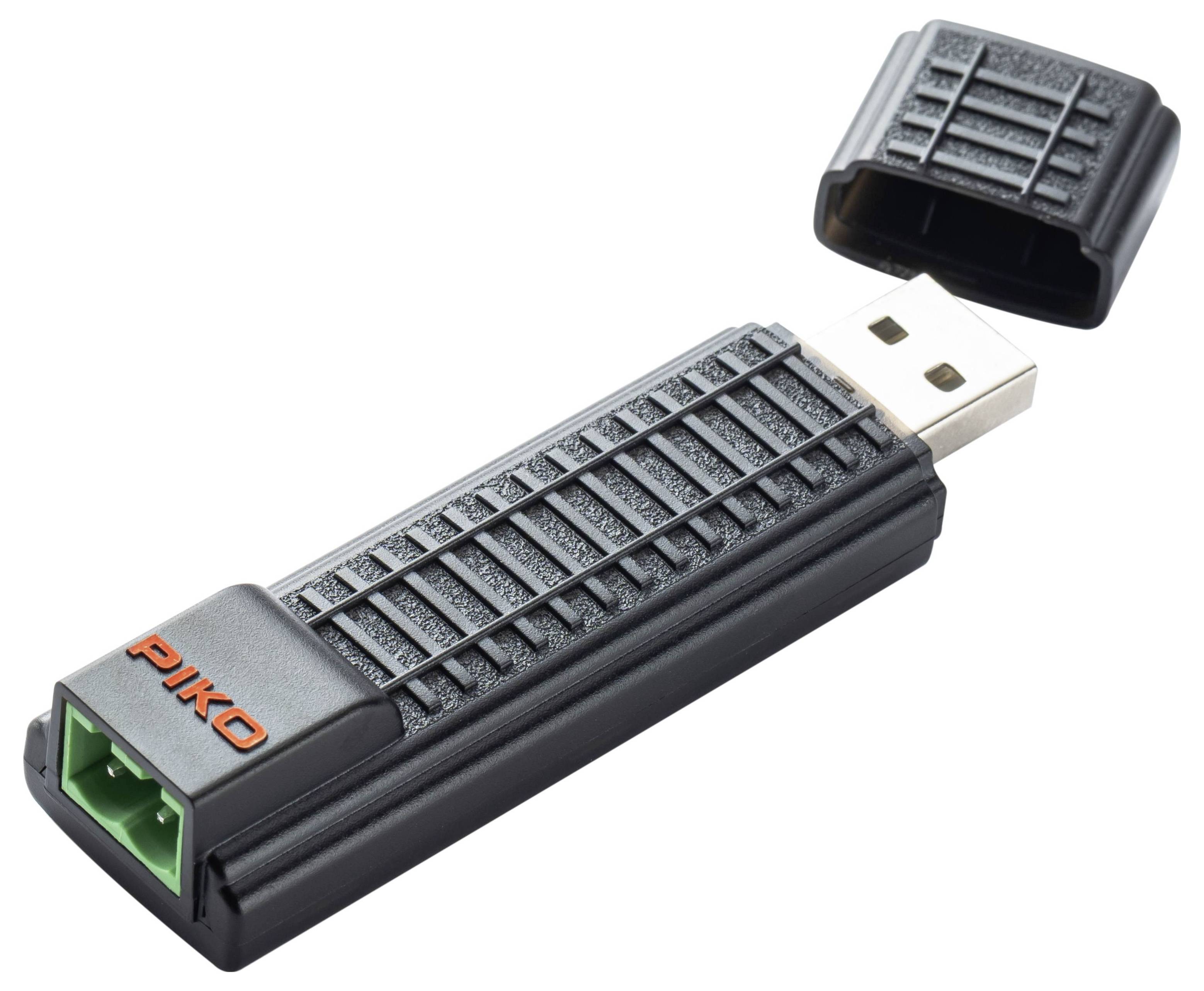 Černá USB flash disk s odstraněnou záslepkou, zobrazující zelený konektor a značku PIKO na těle.