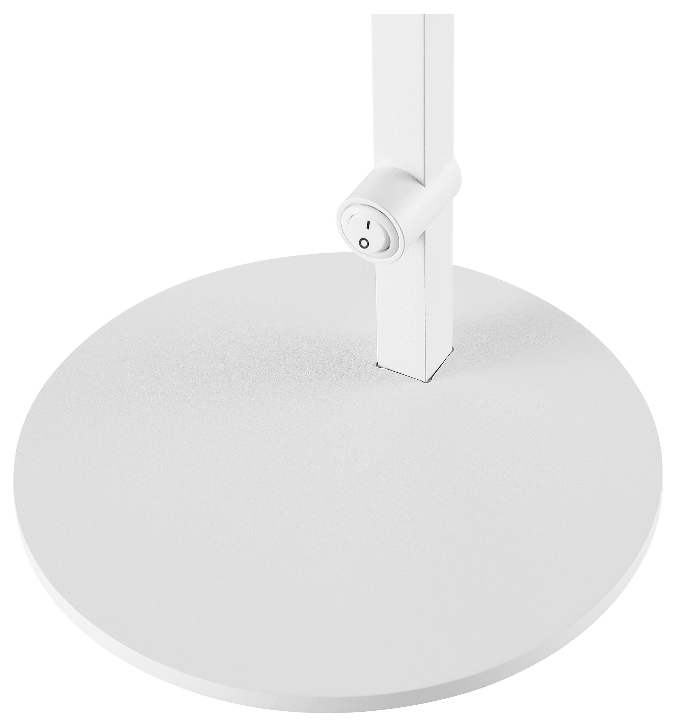 Bílá stojící lampa se kulatým podstavcem a vertikální podporou, zobrazená v minimalistickém stylu produktové fotografie.