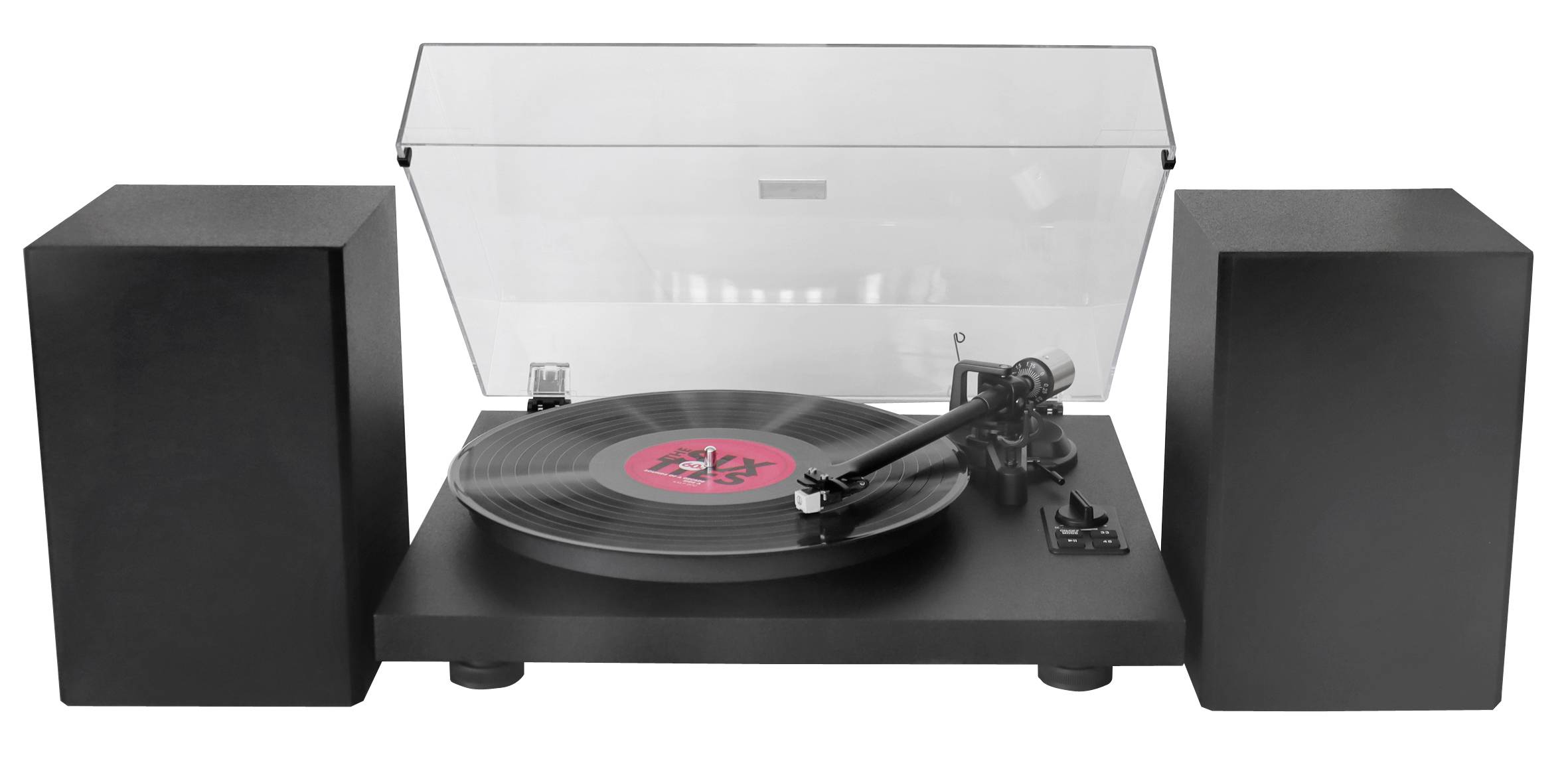 Černý gramofon stereo systém s vinylovou deskou hranou mezi dvěma reproduktory, zobrazený s otevřeným čirým krytem proti prachu.