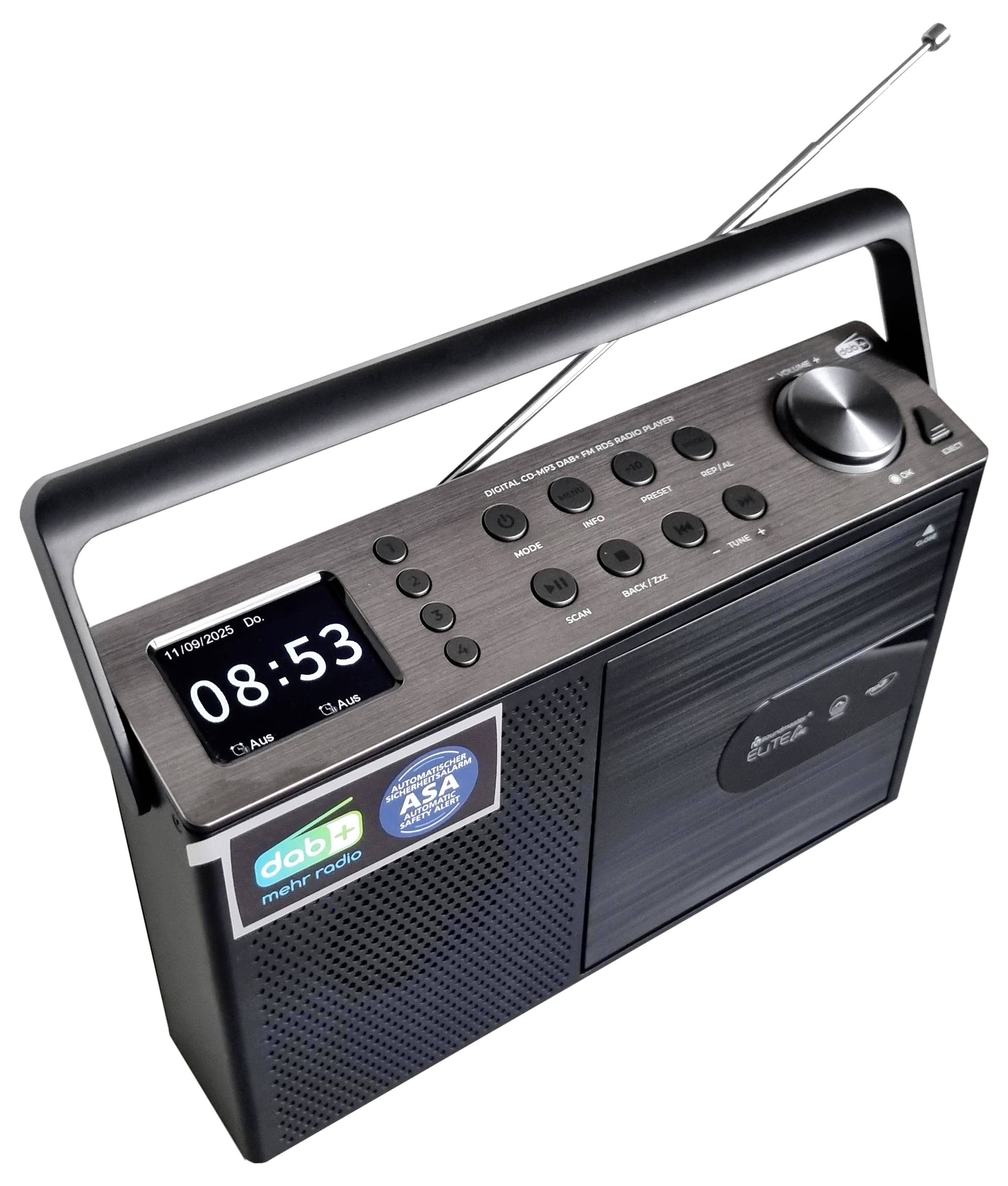 Přenosné černé rádio s teleskopickou anténou, digitálním displejem zobrazujícím 08:53, ladicí knoflík, tlačítka a mřížkou reproduktoru.