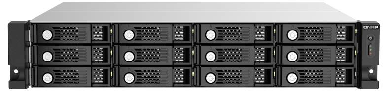 Přední pohled na QNAP rackmount úložný server s šesti výměnnými jednotkami pro horký swap a stavovými LED.