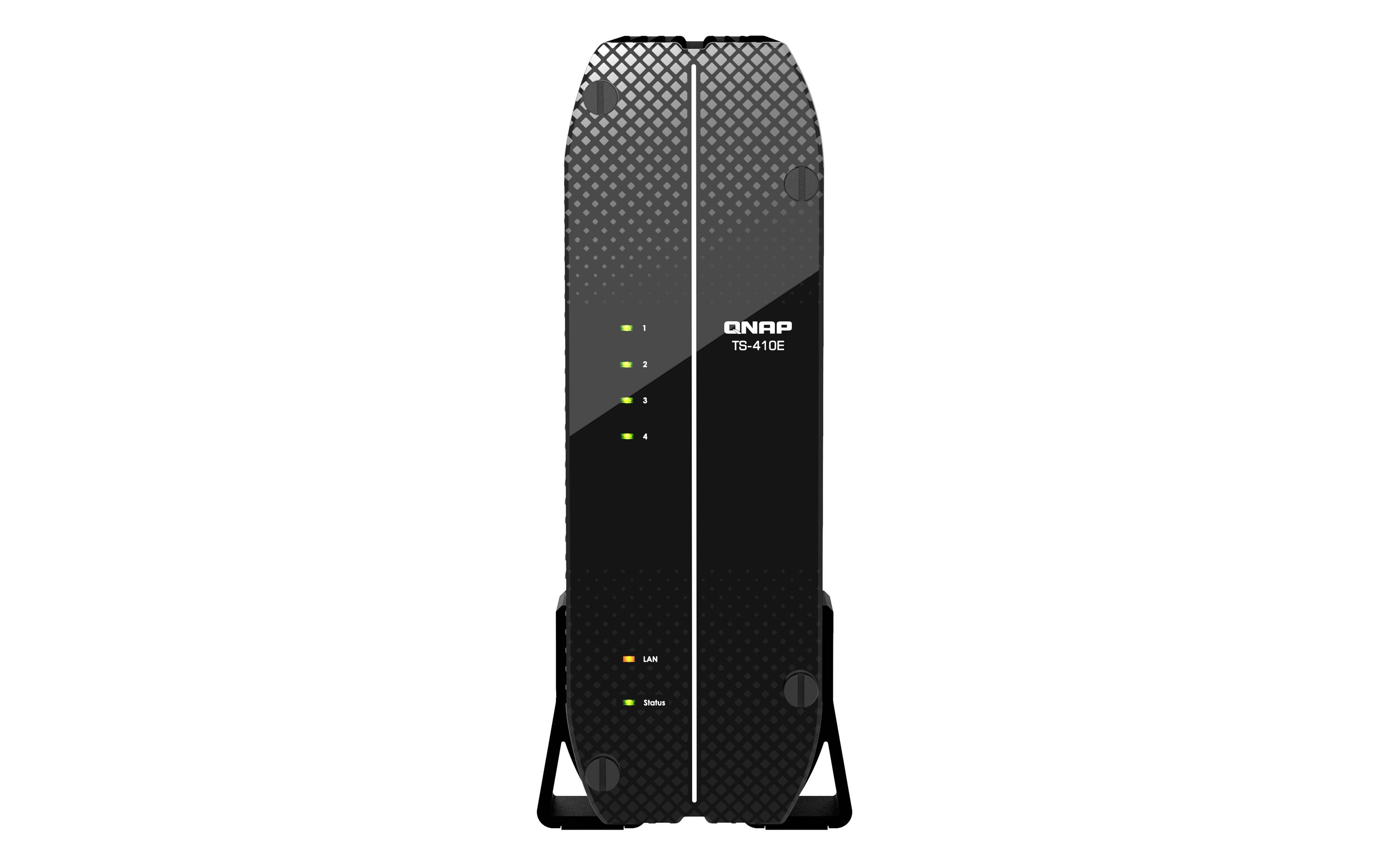 Přední pohled na černou QNAP TS-410 věž NAS se stavovými LED a podstavcem, zobrazený na bílém pozadí.
