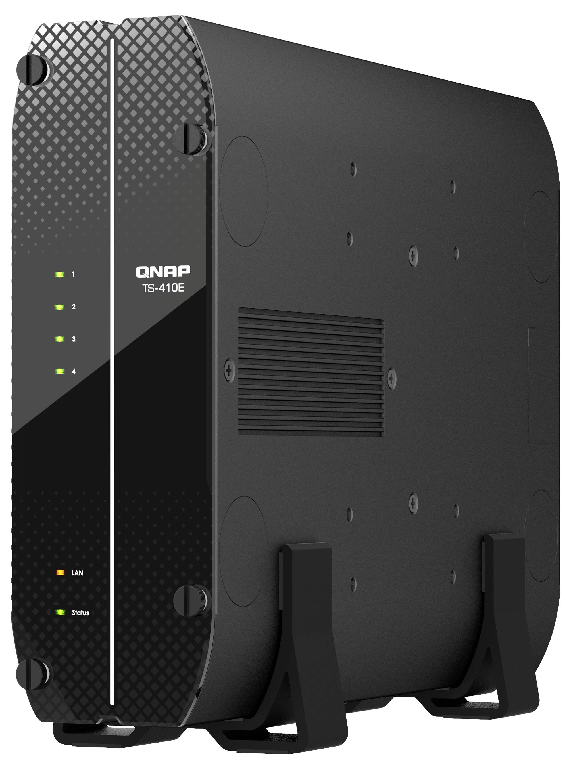 Černý server NAS QNAP TS-410E zobrazený zezadu s viditelnými kontrolkami stavu a síťovými indikačními světly a nožičkami stojanu.