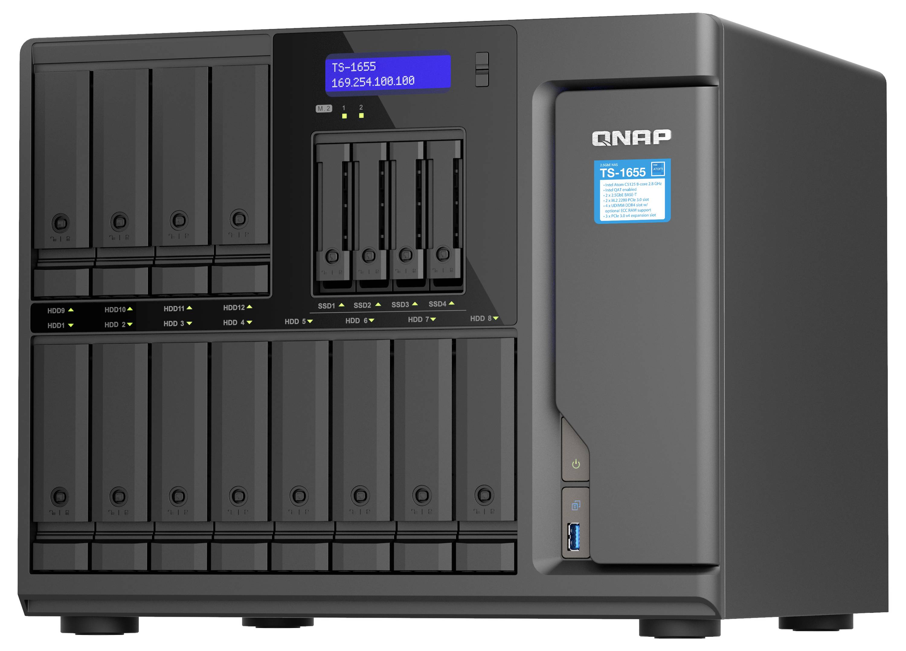 NAS server QNAP s více vyměnitelnými jednotkami na horkou výměnu, malým stavovým displejem a předním portem USB na tmavě šedé skříni.