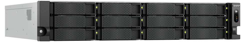 Přední pohled na černý rack-mountable server úložiště s více vyměnitelnými jednotkami a stavovými indikátory, s branding QNAP na pravé straně.