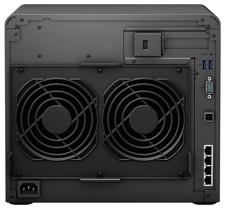 Zadní pohled na černé síťové úložné zařízení se dvěma velkými chladicími ventilátory, napájecím konektorem, porty USB, sériovým portem, eSATA a čtyřmi porty Ethernet.