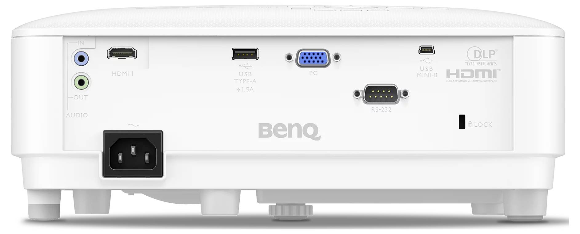 Zadní pohled na DLP projektor BenQ zobrazující vstupní porty, včetně HDMI, VGA, USB, audio zásuvek, sériového portu a konektoru napájení.