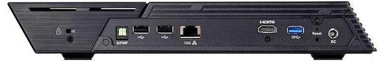 Zadní pohled na černé síťové zařízení ukazující porty a ovládací prvky, včetně SFP, USB, Ethernetu, HDMI, USB 3.0, resetování a vstup stejnosměrného napájení.