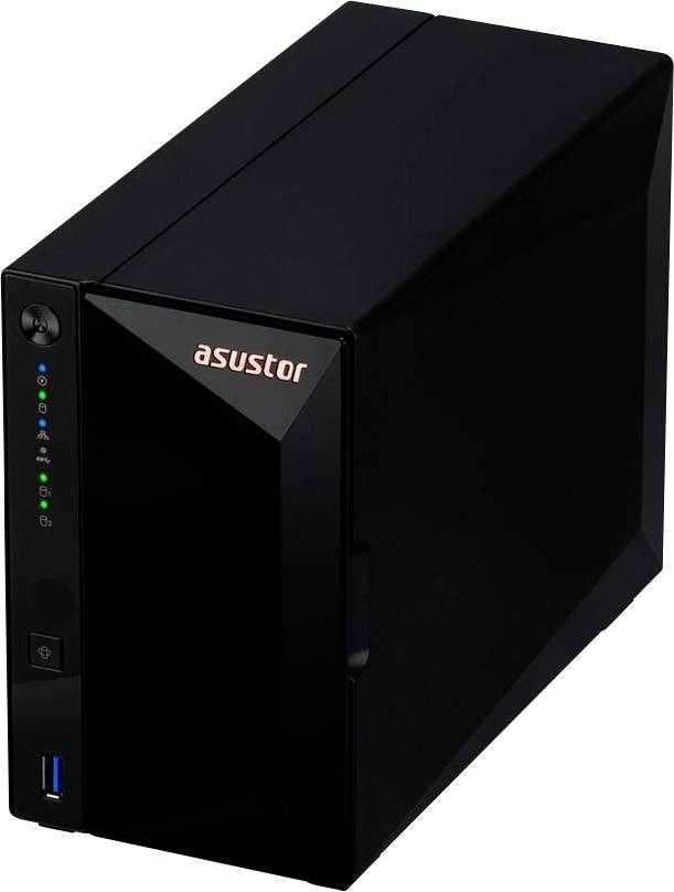 Černé skříňové ASUSTOR NAS zařízení s přední tlačítkem napájení, indikačními LED diodami stavu a USB portem na spodním předním panelu.