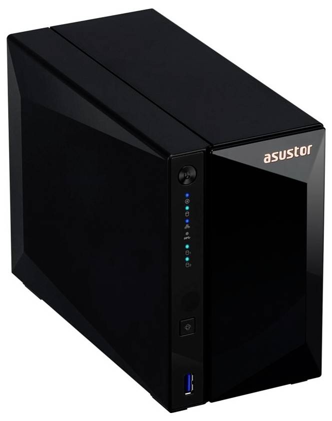 Černé zařízení Asustor pro síťové úložiště určené na pracovní plochu s indikačními LED diodami na přední straně, tlačítkem napájení a portem USB.