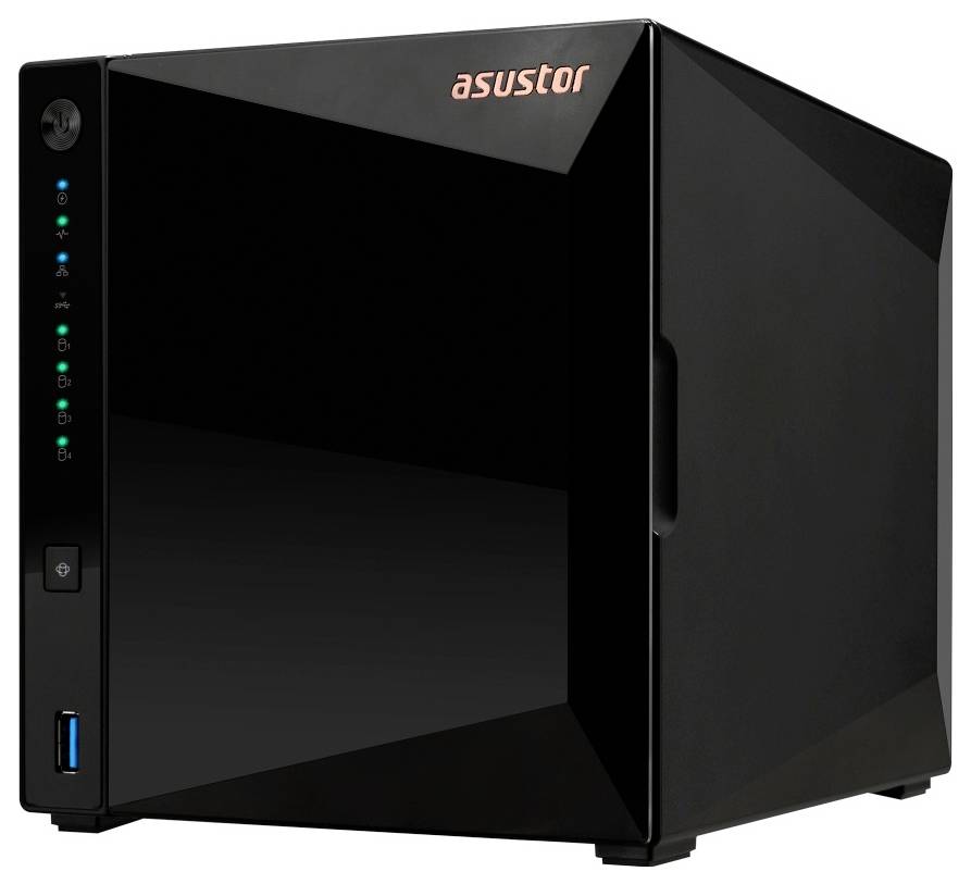 Černá skříň úložiště NAS Asustor se stavovými LED diodami na přední straně, tlačítkem napájení a USB portem na bílém pozadí.