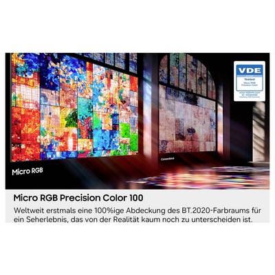 Inzerát zobrazující displej se žívými barvami Micro RGB a textem "Micro RGB Precision Color 100", propagující pokrytí 100% barev BT.2020; odznak certifikace VDE v pravém horním rohu.