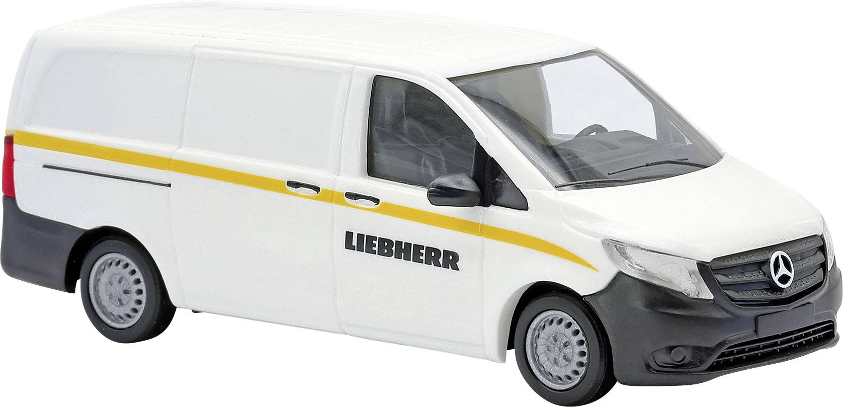 Bílá dodávka Liebherr Mercedes se žlutým pruhem, zobrazená v bočním pohledu na bílém pozadí.