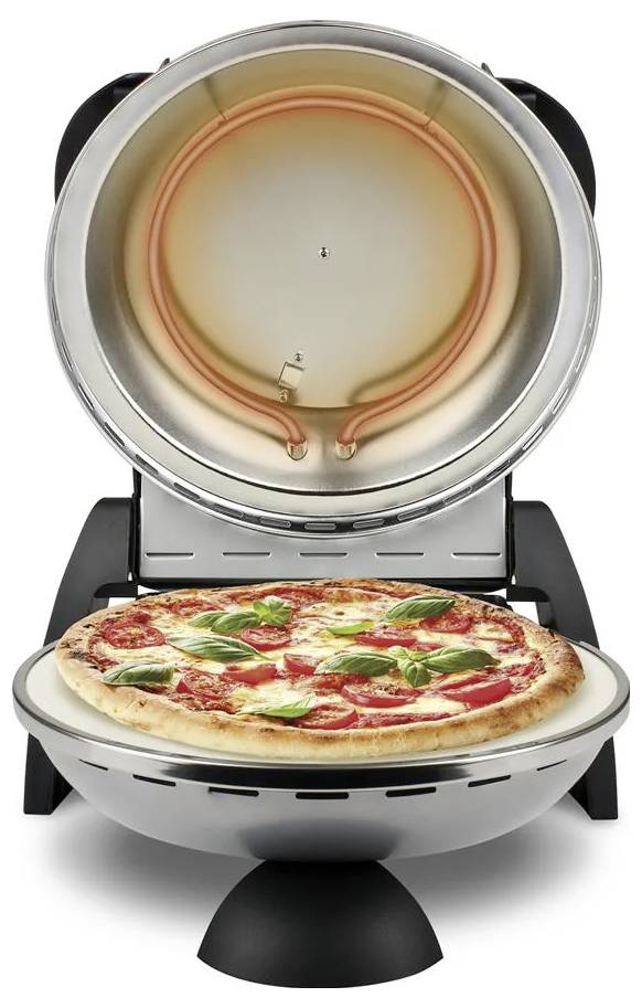 Stolní pizzerie s pizzou pečící se na spodním kameni a topným prvkem v otevřeném víku, zobrazeno zepředu.