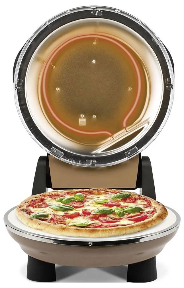 Stolní pizza trouba s otevřeným víkem, ukazující topný prvek nad pizzou na vařící tabuli.