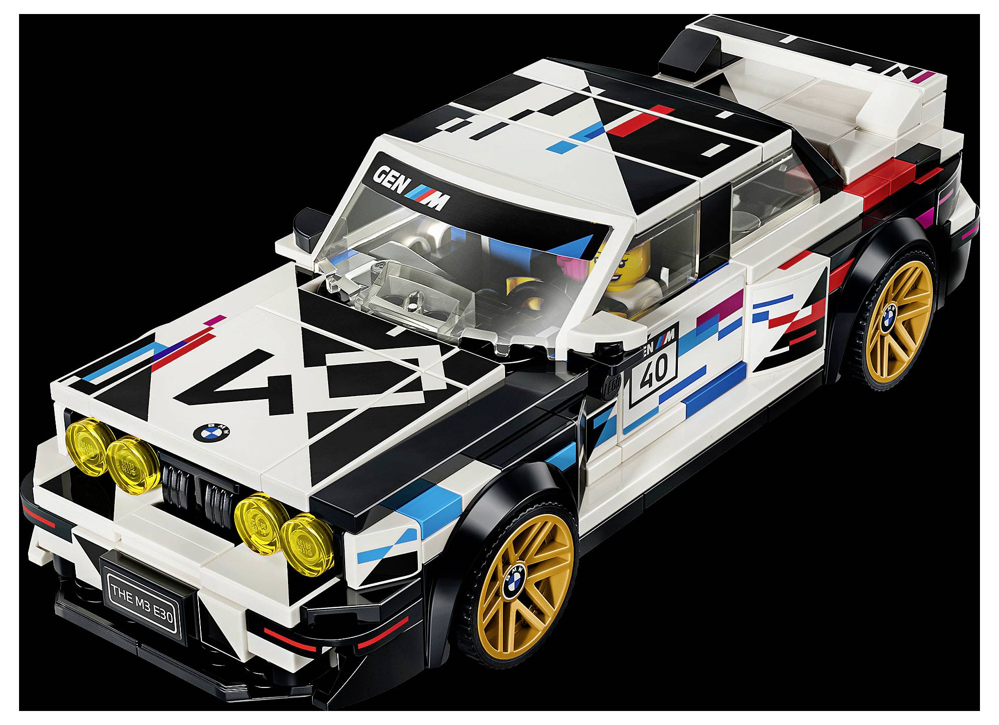 LEGO vozidlo ve stylu závodního vozu BMW, bílé a černé s modrými, červenými a zlatými akcenty, zobrazené na černém pozadí.