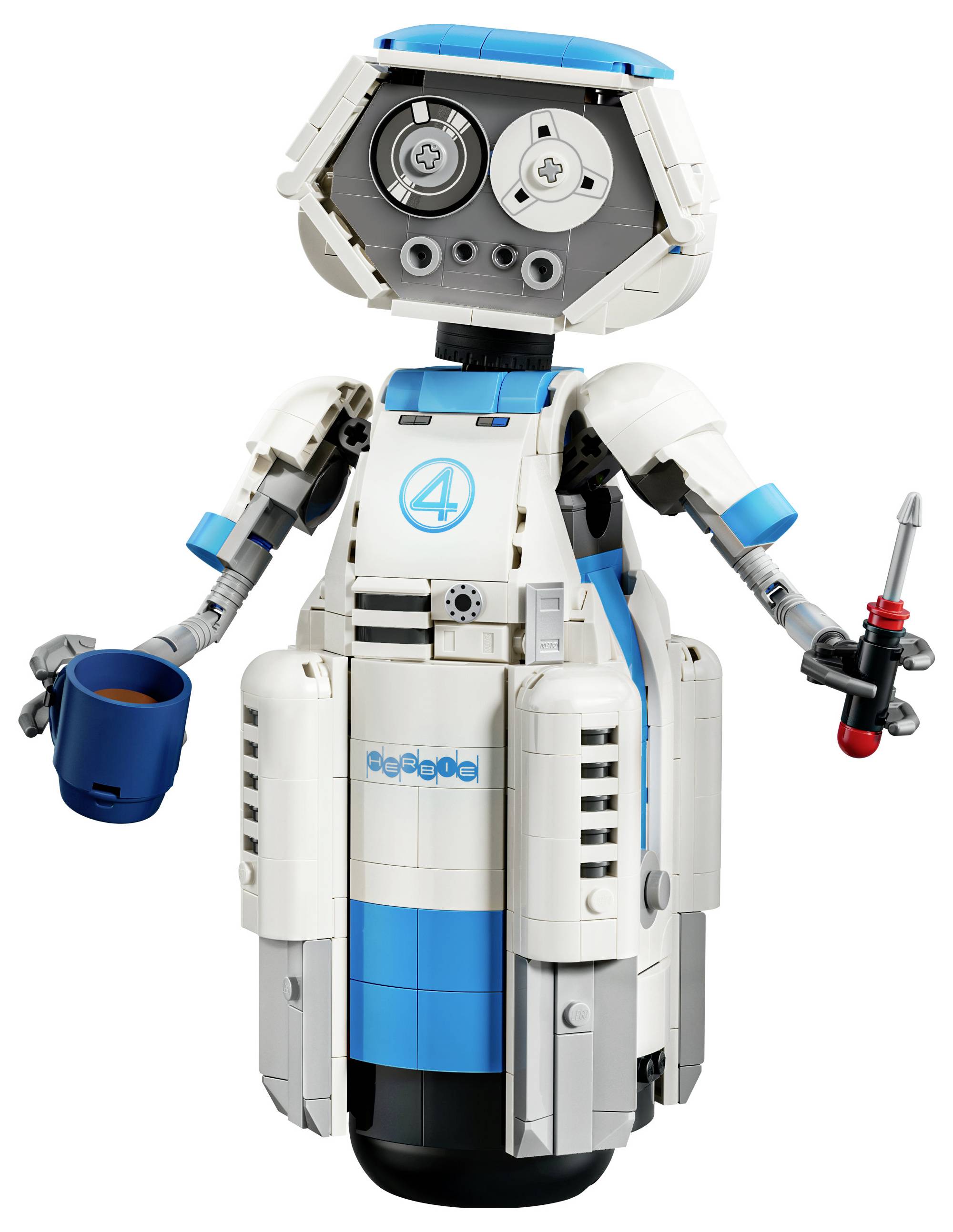 Bílý a modrý hračkový robot s číslicí 4 na prsou, v jedné ruce držící modrý hrnek a v druhé ruce držící nástroj.
