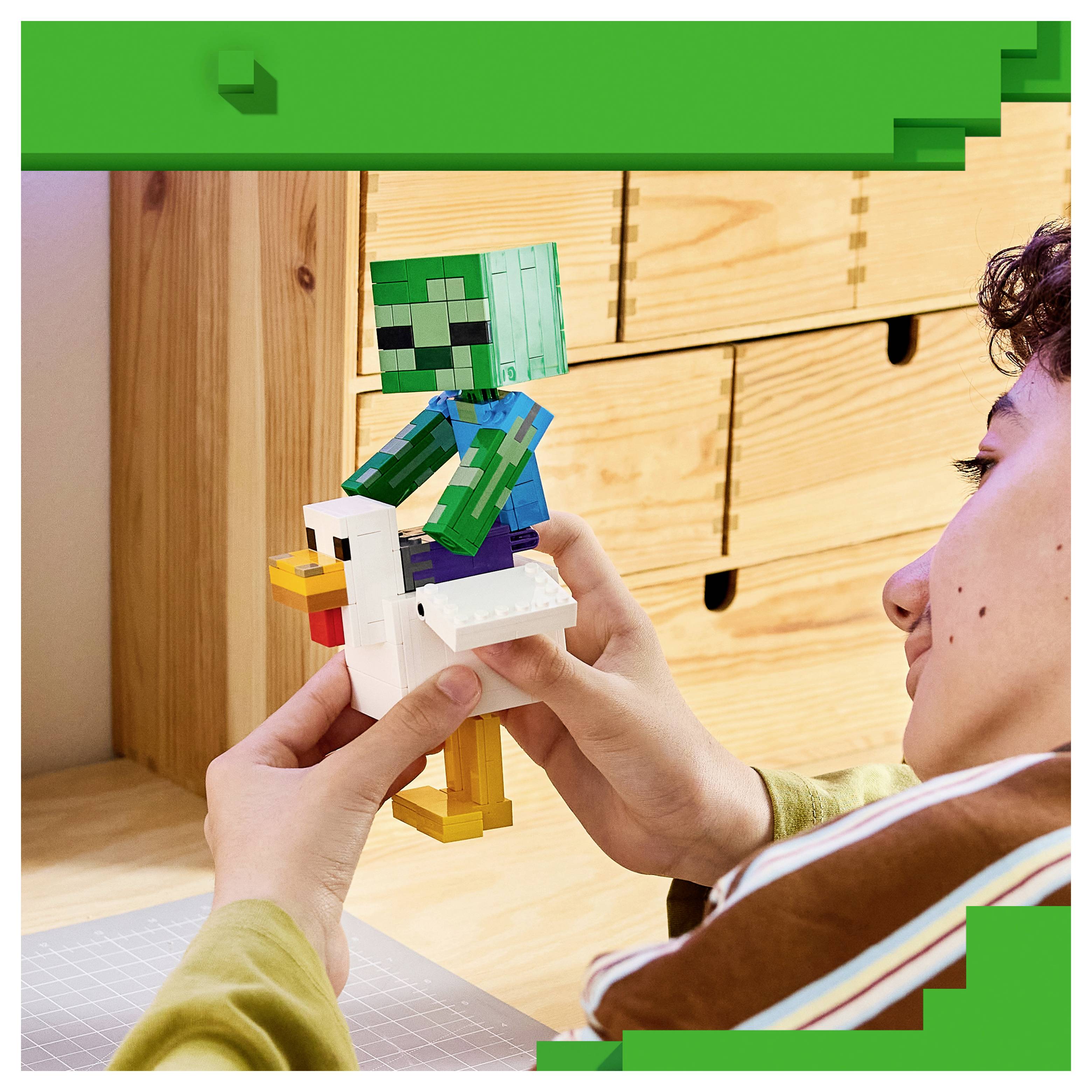 Dítě skládající figurku ve stylu LEGO jedoucí na bílém ptáku, pohled z blízka u dřevěného stolu.