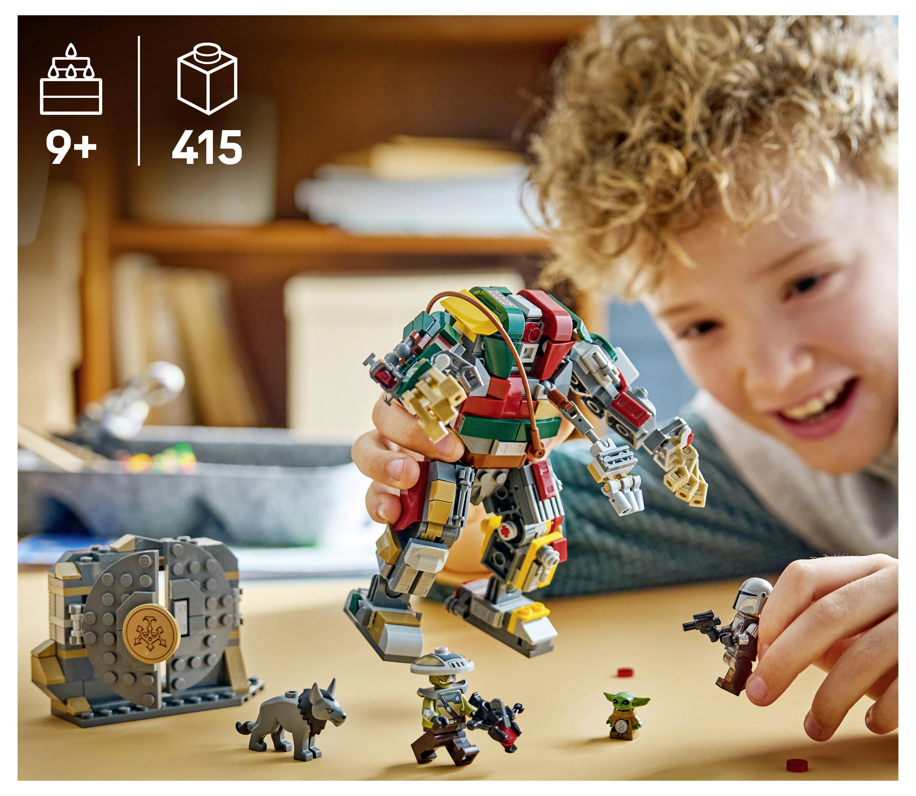 Usmívající se dítě si hraje s barevným LEGO mechanic robotem a malými figurkami, přičemž v rohu je vidět informace o sadě '9+' a '415'.