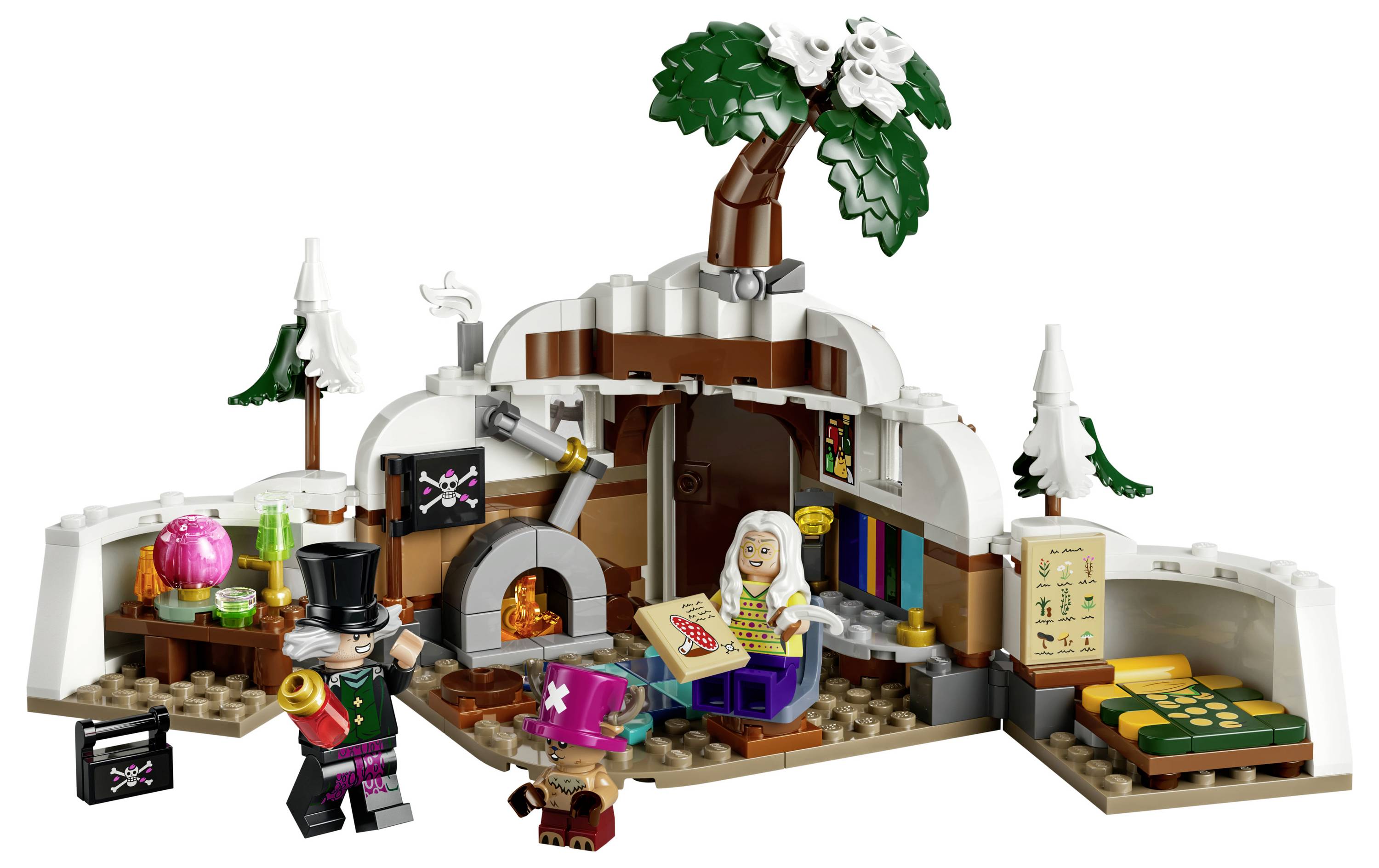 LEGO zimní chatka se soupravou s interiérem pokrytým sněhem, krbem, postelí a minifigurkami uvnitř útulné chaty podobné domku na stromě.