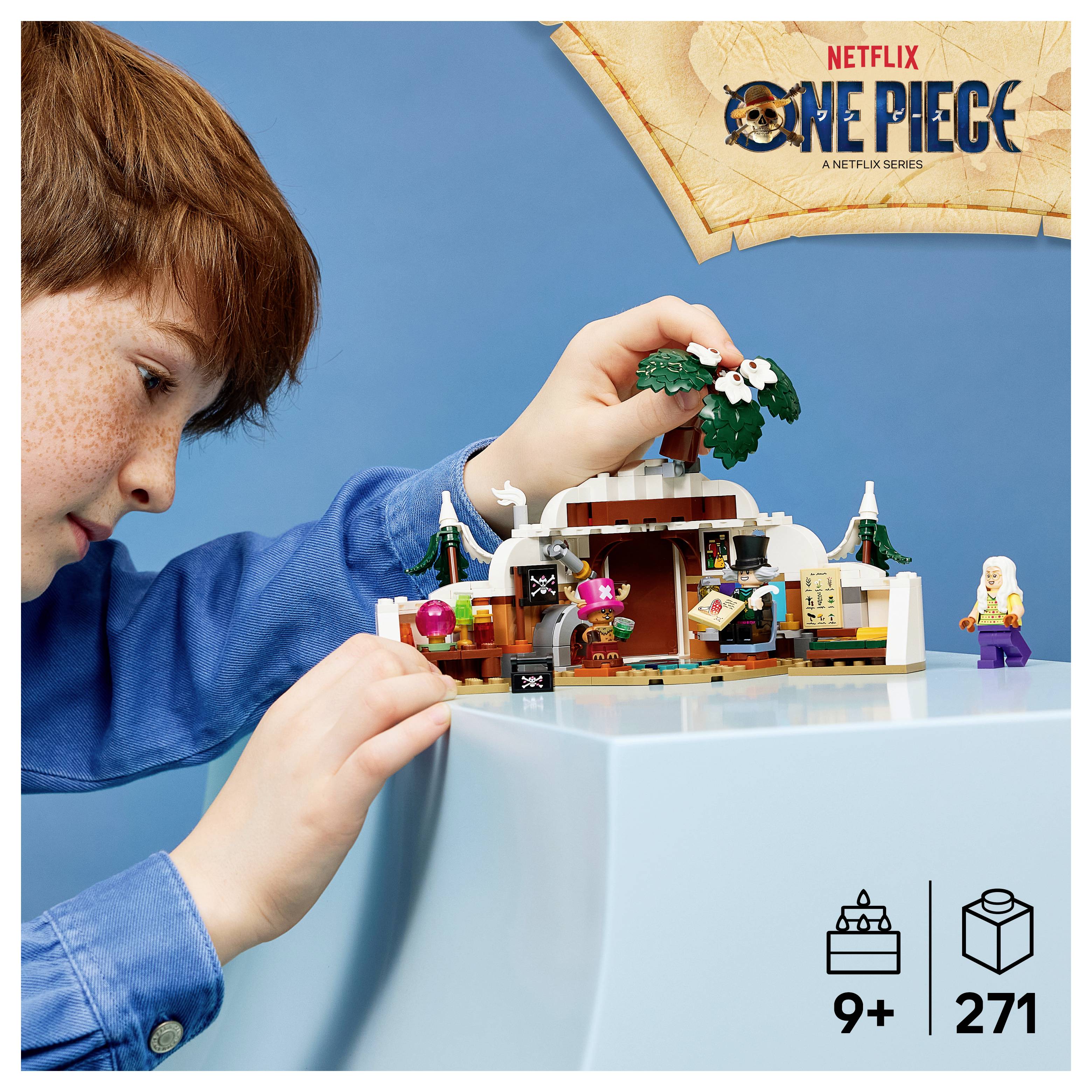 Chlapec staví pirátskou loď LEGO One Piece s figurkami; balení ukazuje „NETFLIX ONE PIECE" a věk 9+, 271 dílů.