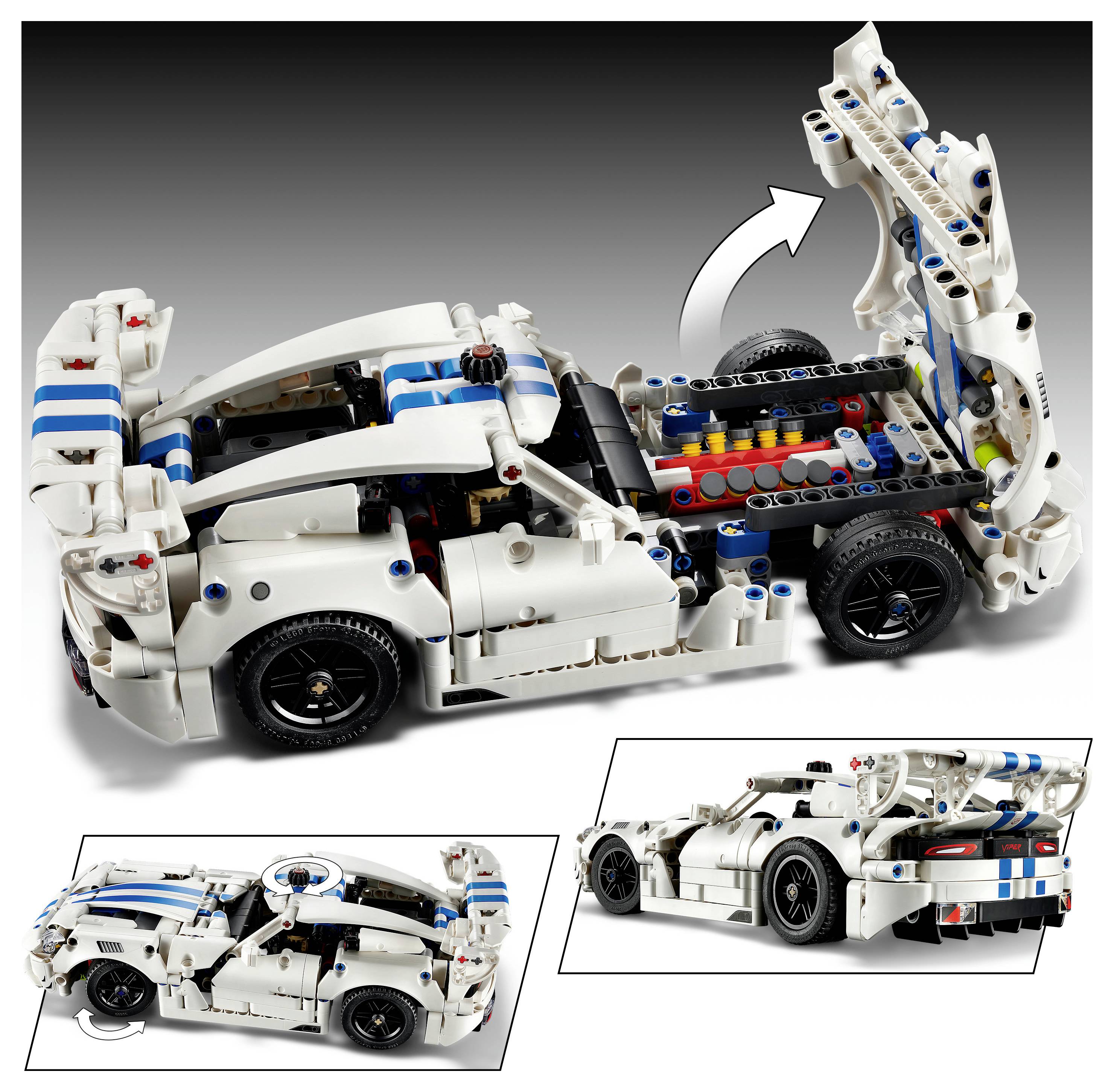 Sportovní automobil LEGO zobrazený ve třech pohledech, se zvednutou krytkou motoru vzadu, která odhaluje detailní interiér a podvozek.