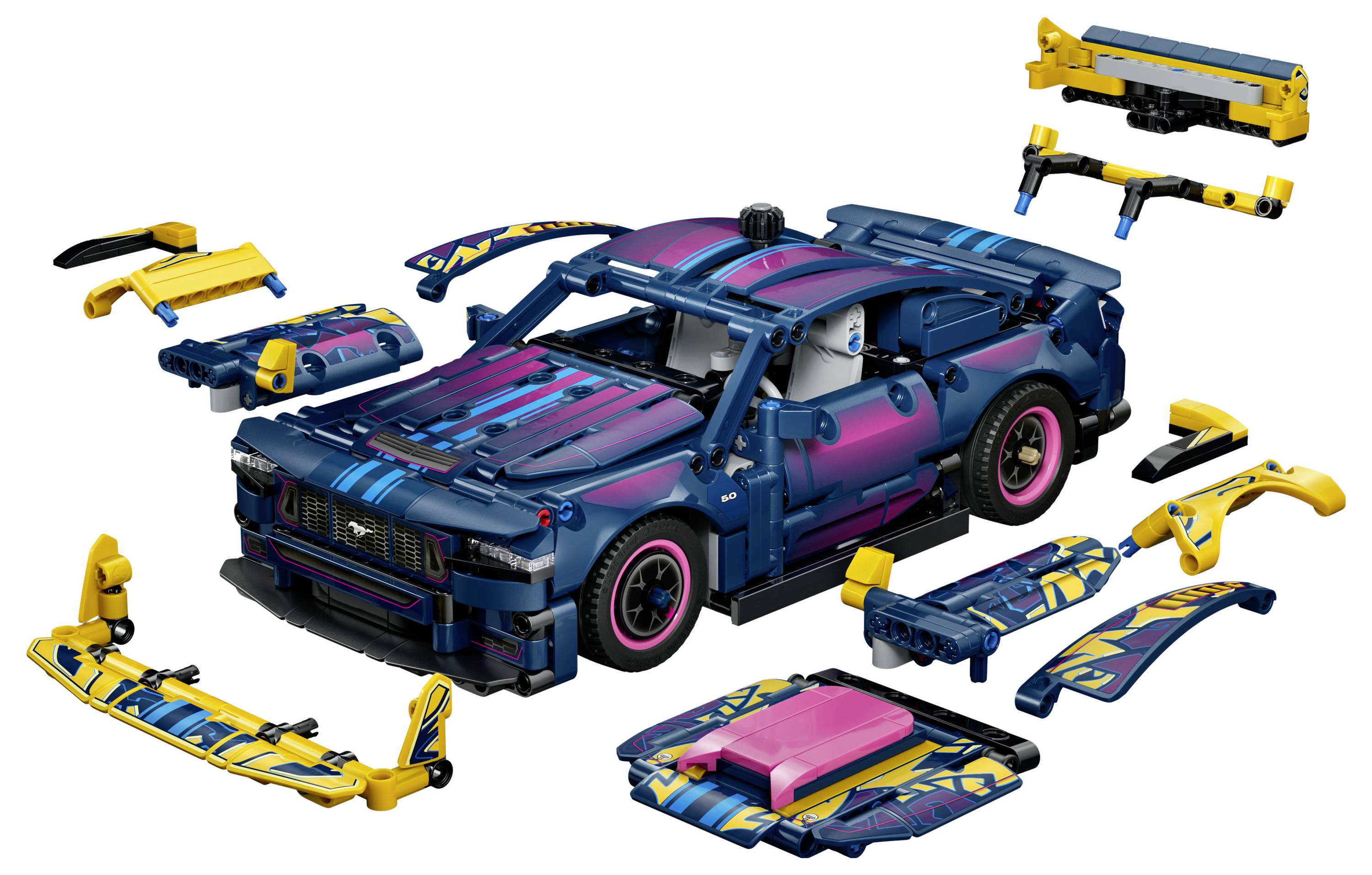 Lego-style modrý a růžový model sportovního vozu zobrazený s několika oddělenými tělesnými panely a součástkami uspořádanými kolem něj na bílém pozadí.