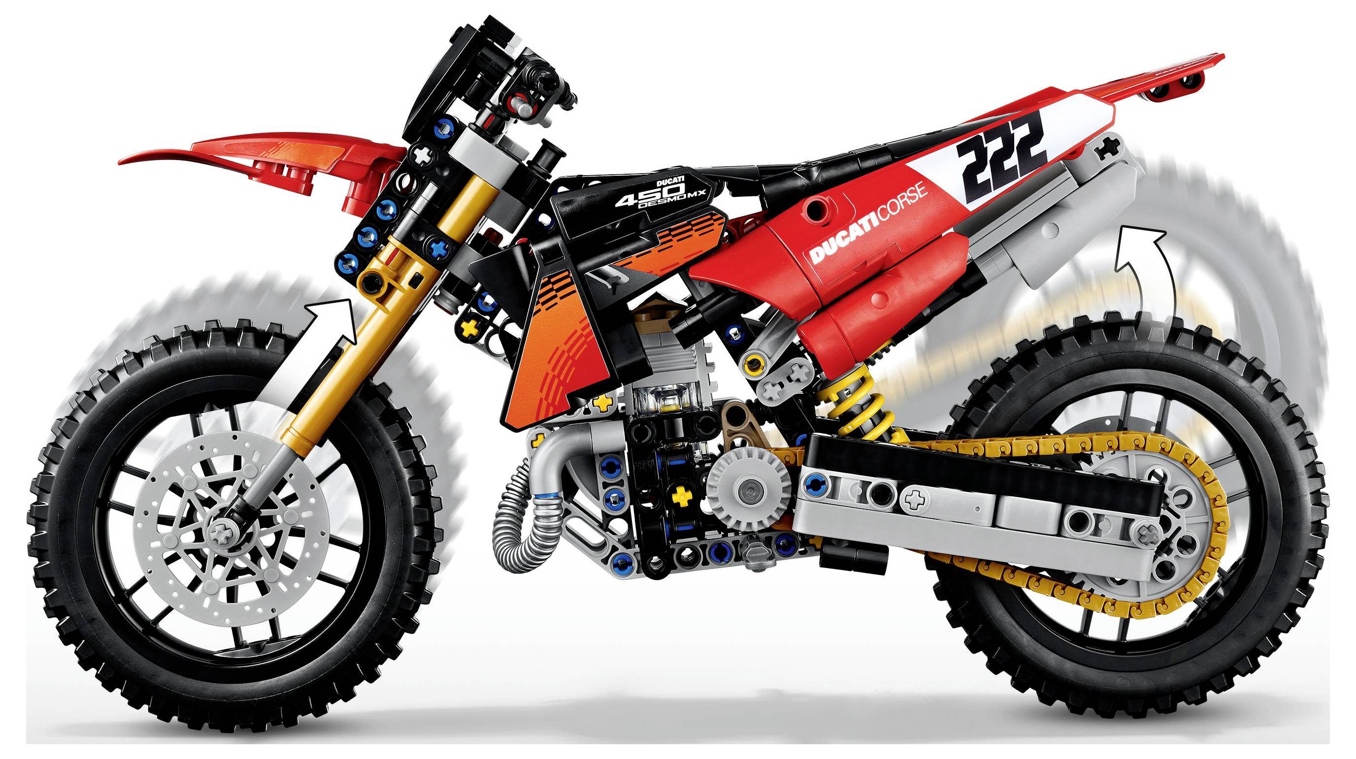 Červená a černá offroad motorka z bočního pohledu, motokros v slohu Ducati s číslem 22 a viditelným motorem, odpružením a hrubozrnými pneumatikami.