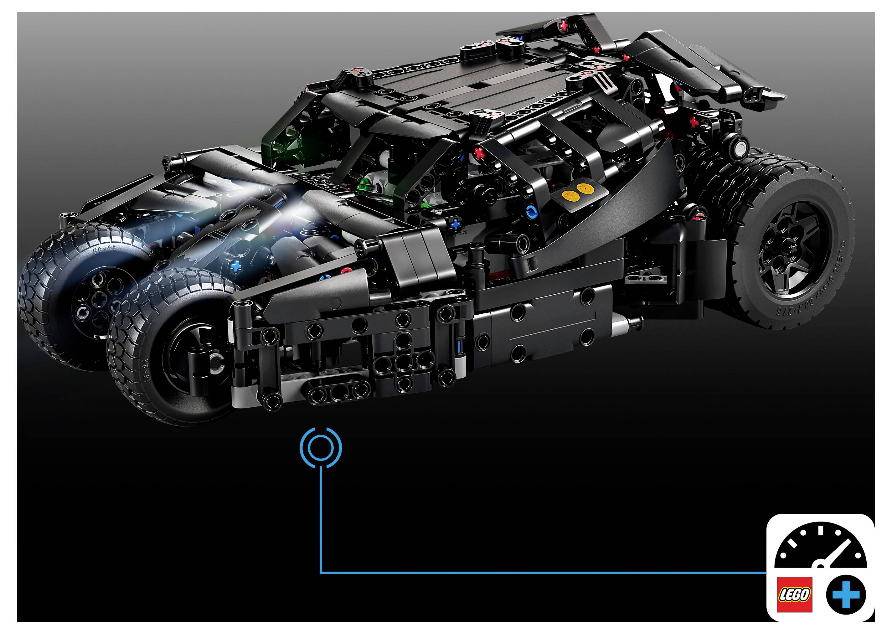 Černý model sportovního auta ve stylu LEGO Technic se svítícími modrými předními světly na tmavém pozadí, zobrazený s malou ikonou LEGO plus v rohu.