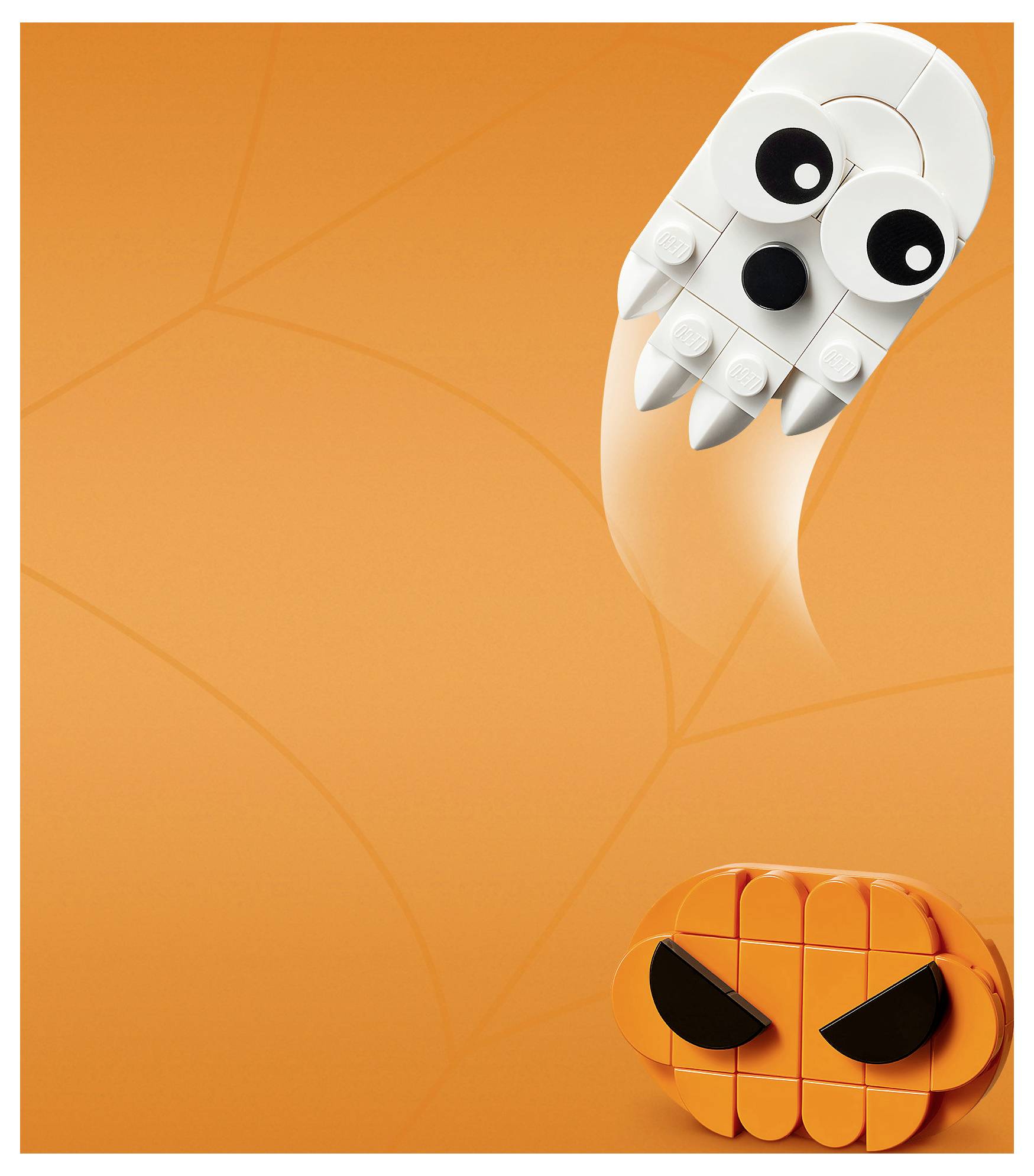 Oranžový obrázek v halloweenském stylu s bílou tváří ducha v horní části a oranžovou tváří jack-o'-lanternu v dolní části na jasně oranžovém pozadí.