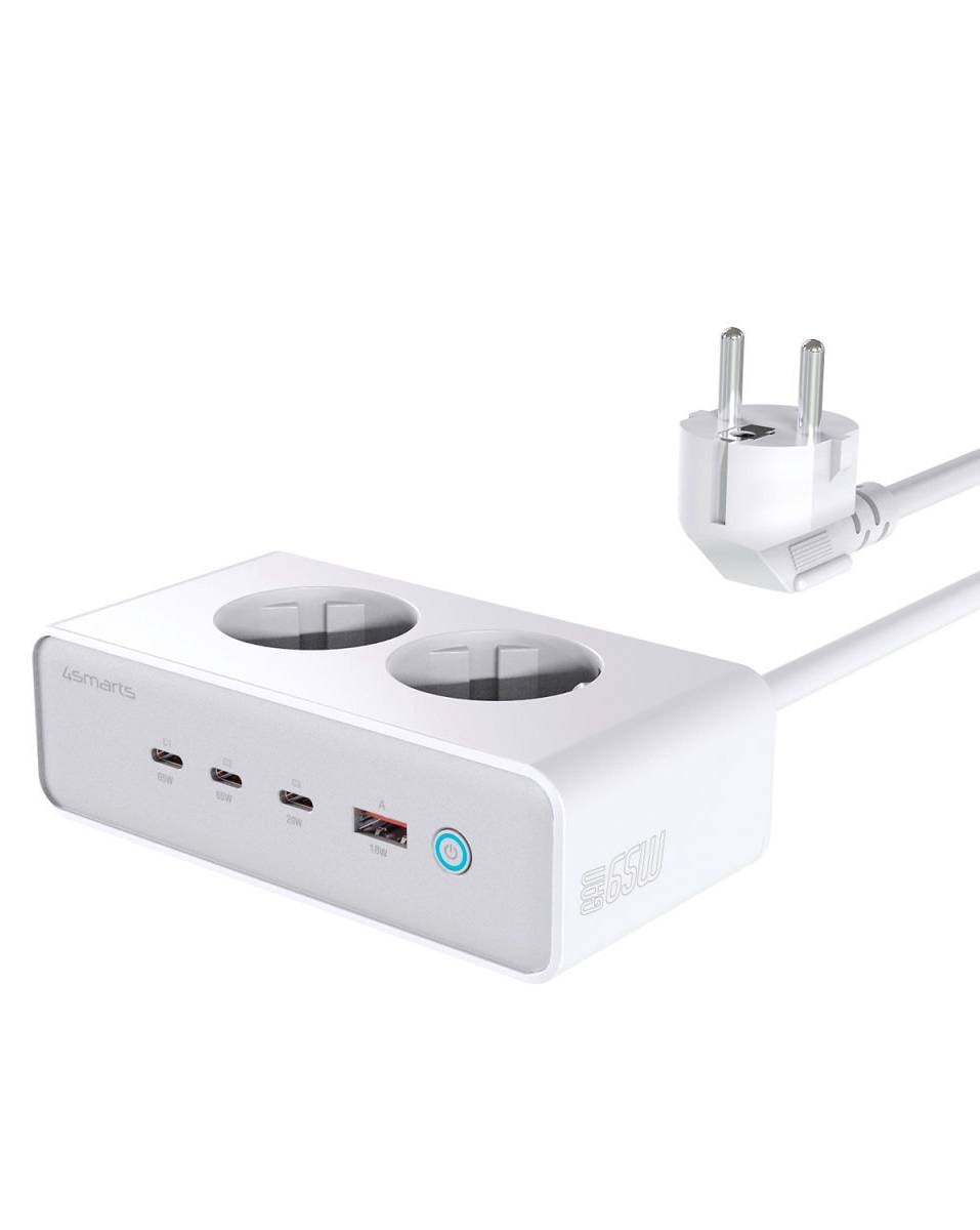 Bílá zásuvka s dvěma kulatými zásuvkami, porty USB, portem Ethernet a osvětleným tlačítkem napájení; připojená evropská vidlice.