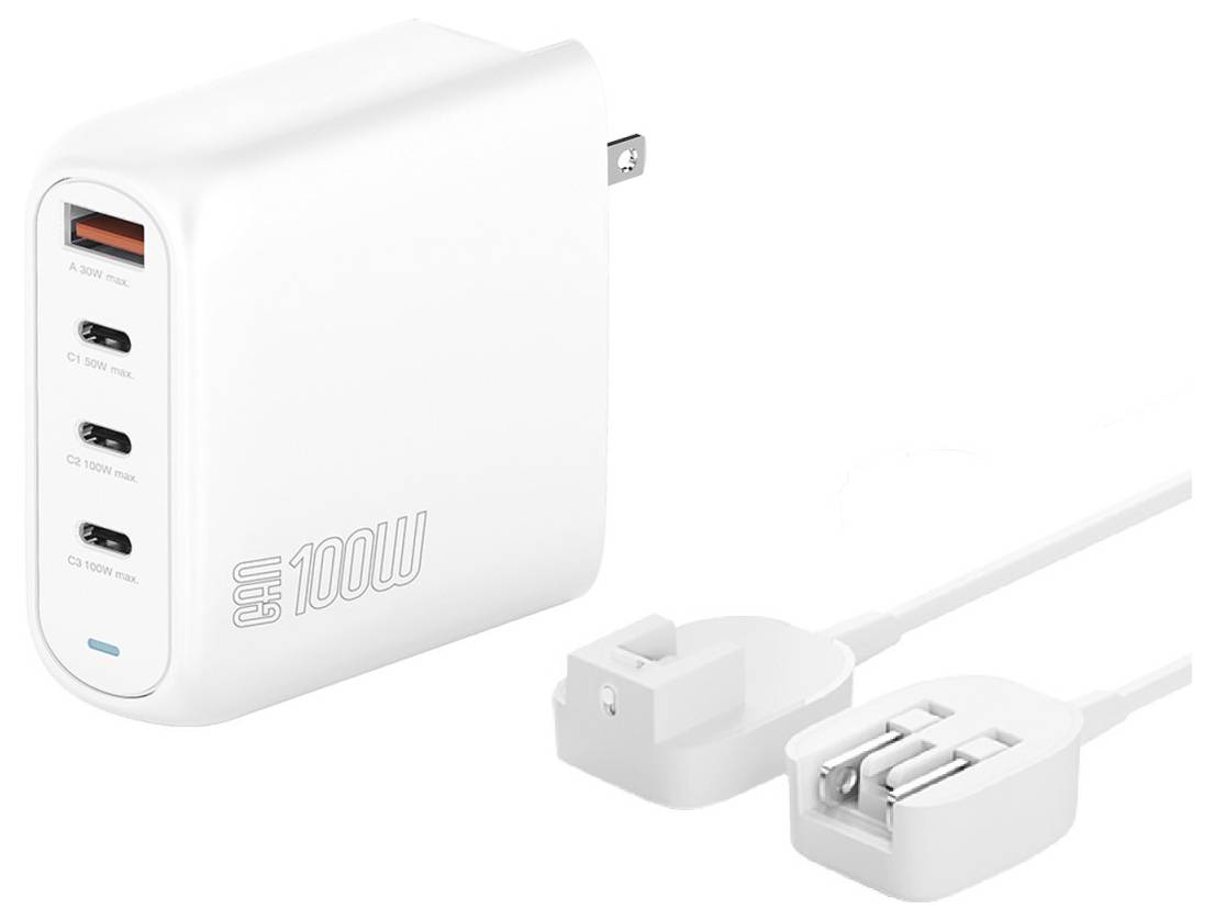 Bílý 100W adaptér s více porty a jedním portem USB-A a třemi porty USB-C, zobrazený s připojeným napájecím kabelem a adaptéry síťové zásuvky.