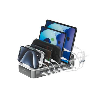 Nabíjecí stanice pro více zařízení se držáky pro chytré telefony a tablety propojené bílými kabely, přičemž jeden telefon je umístěn v přední pozici.